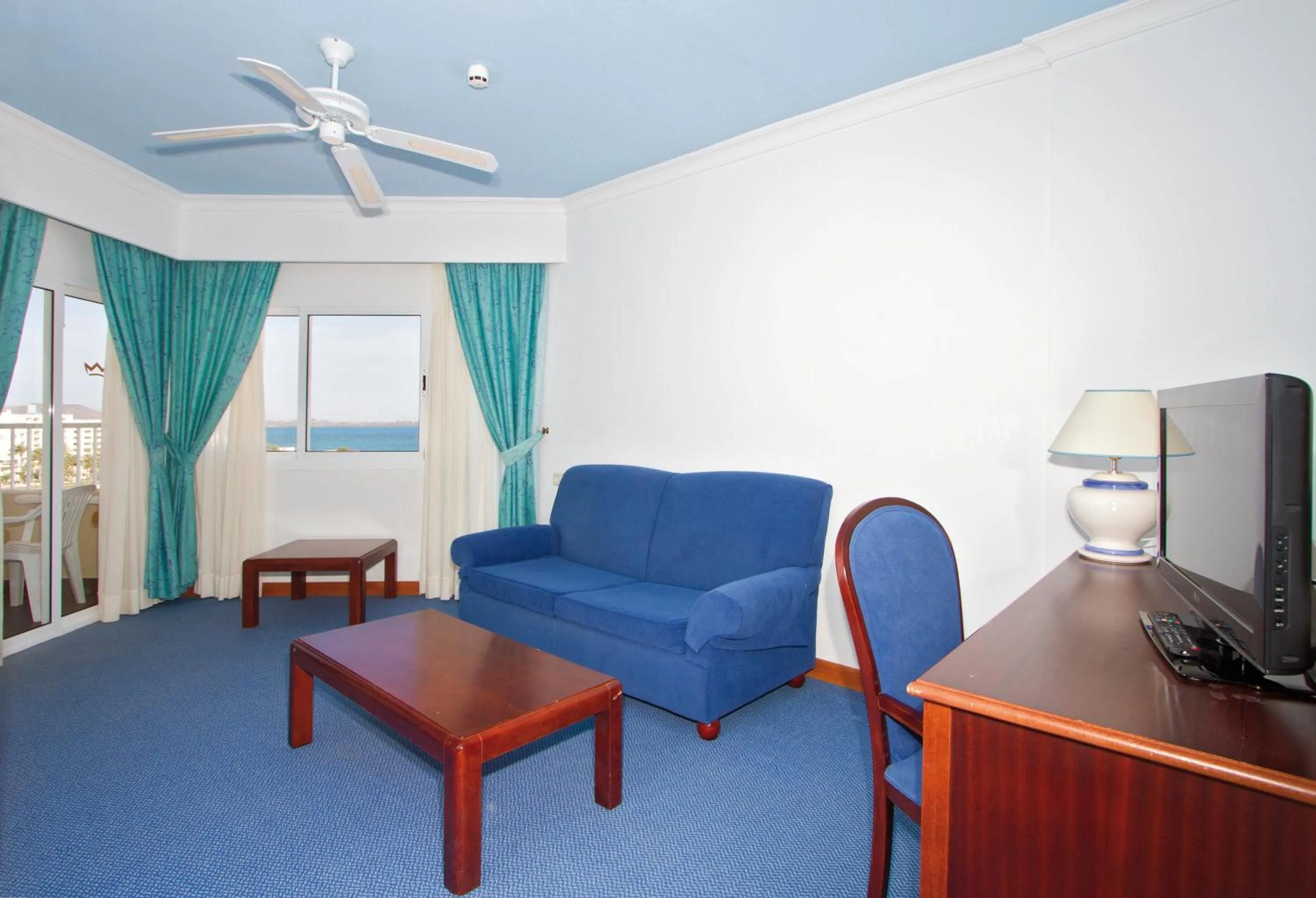 Living room in Hotel Riu Oliva Beach Resort - All Inclusive