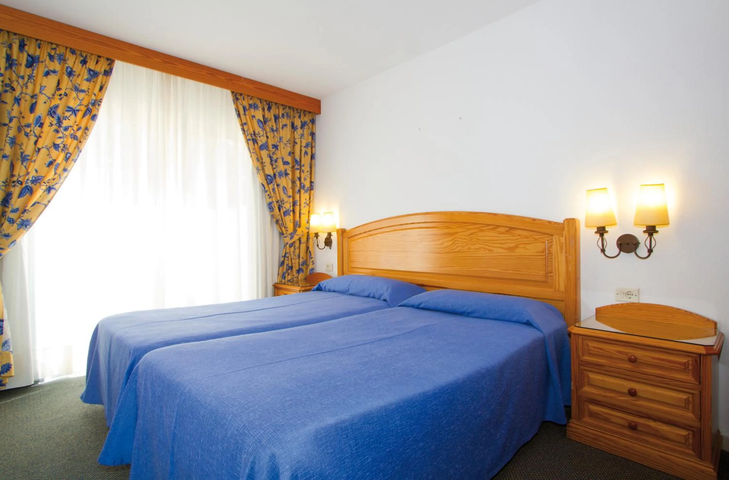 Bedroom, Bed in Hotel Riu Oliva Beach Resort - All Inclusive