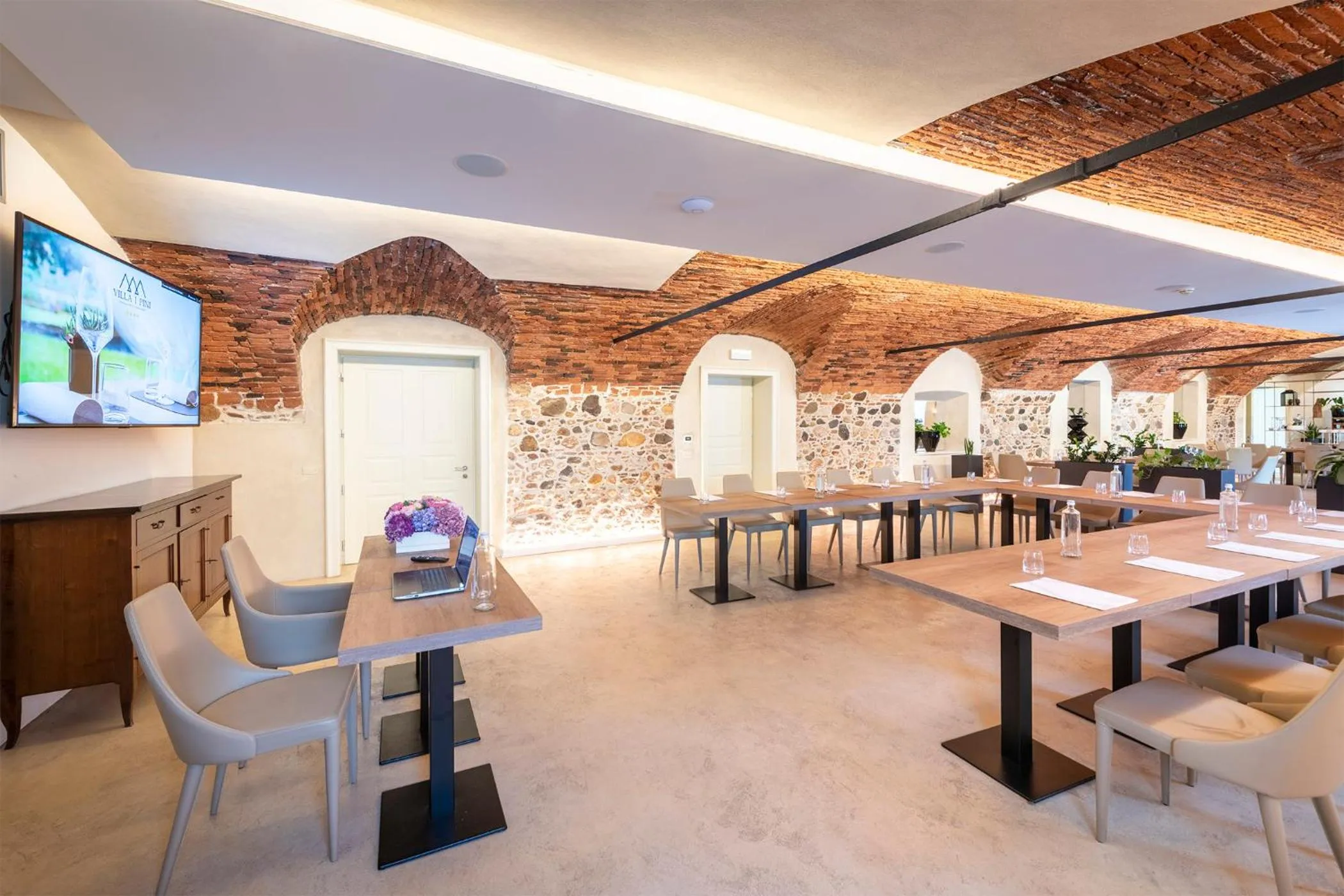 Business facilities in Hotel Villa I Pini