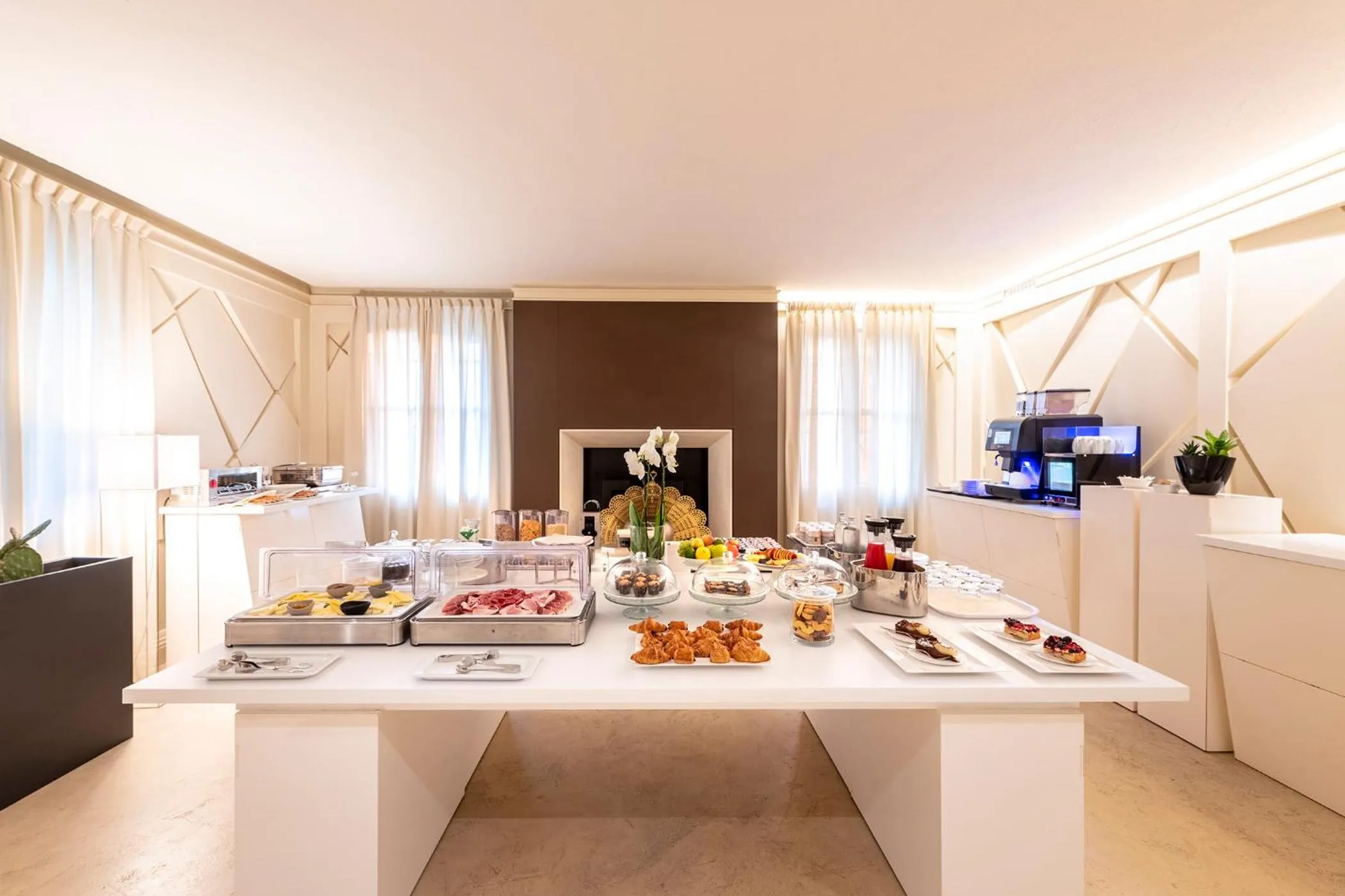 Breakfast in Hotel Villa I Pini