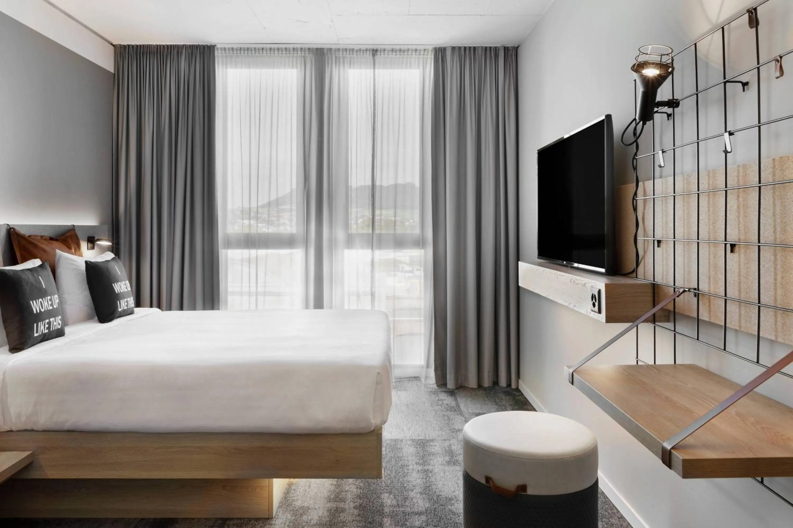 Photo of the whole room, Bed in Moxy Bern Expo