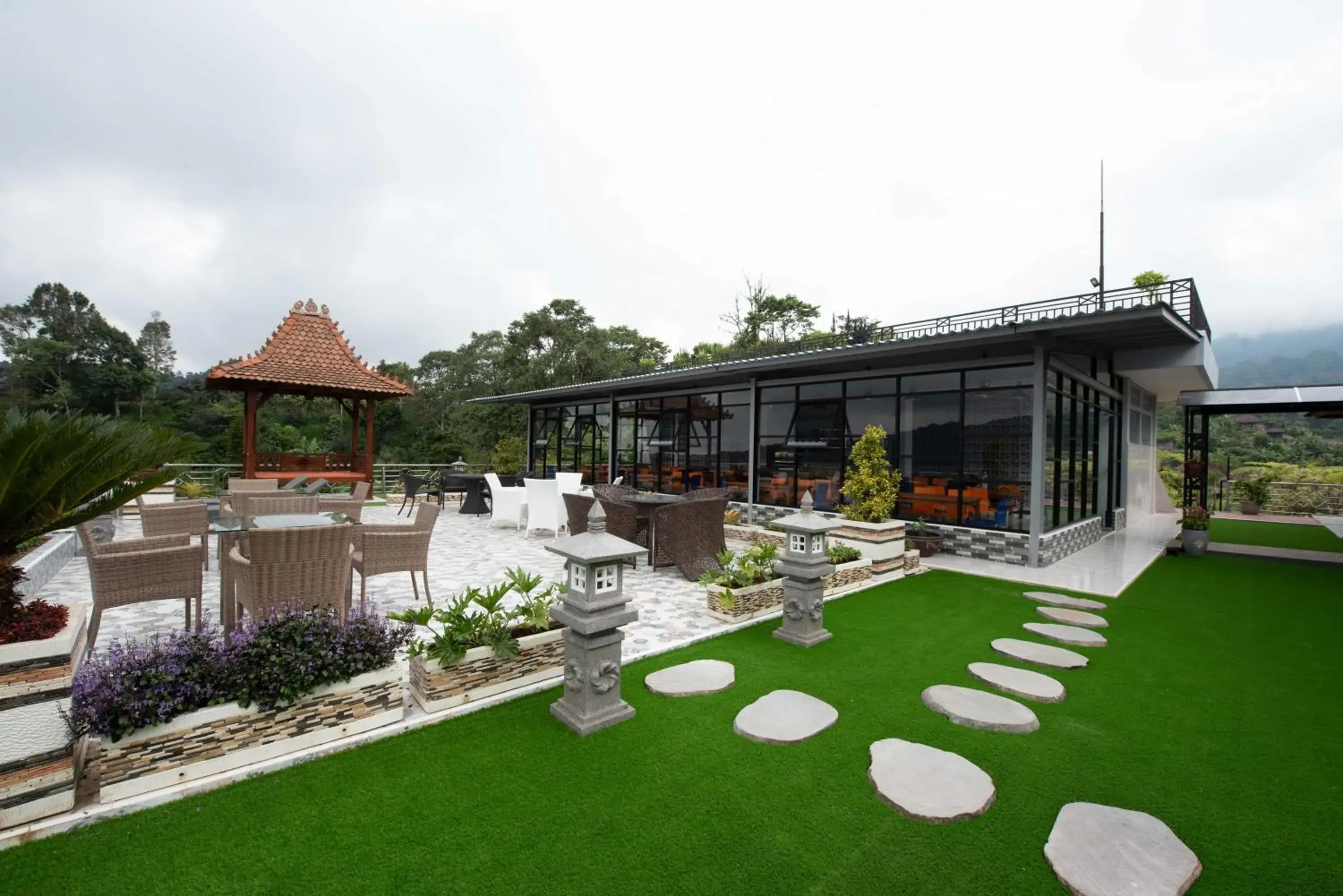 Restaurant/places to eat in Dedanau Hotel Restaurant/places to eat in Dedanau Hotel