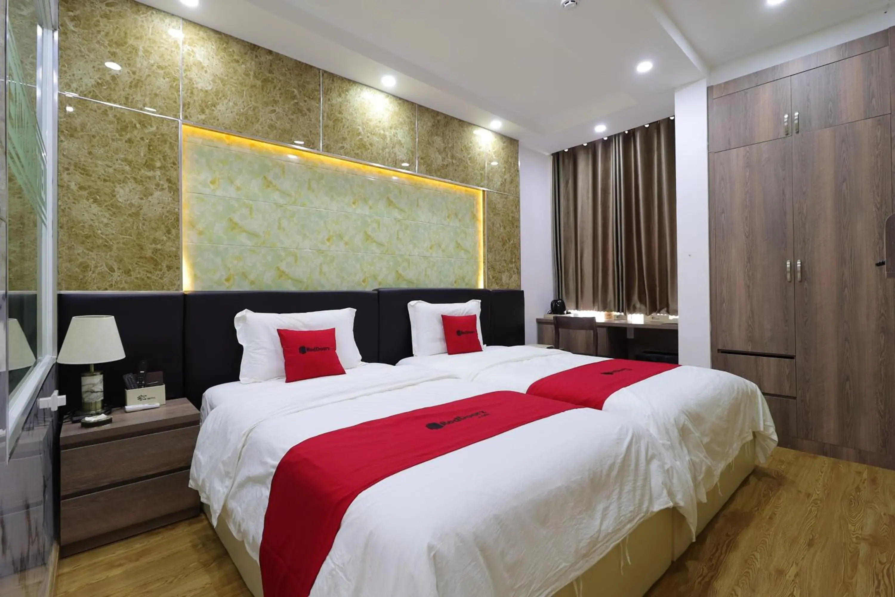 Deluxe Twin Room in Vienna Hotel Deluxe Twin Room in Vienna Hotel