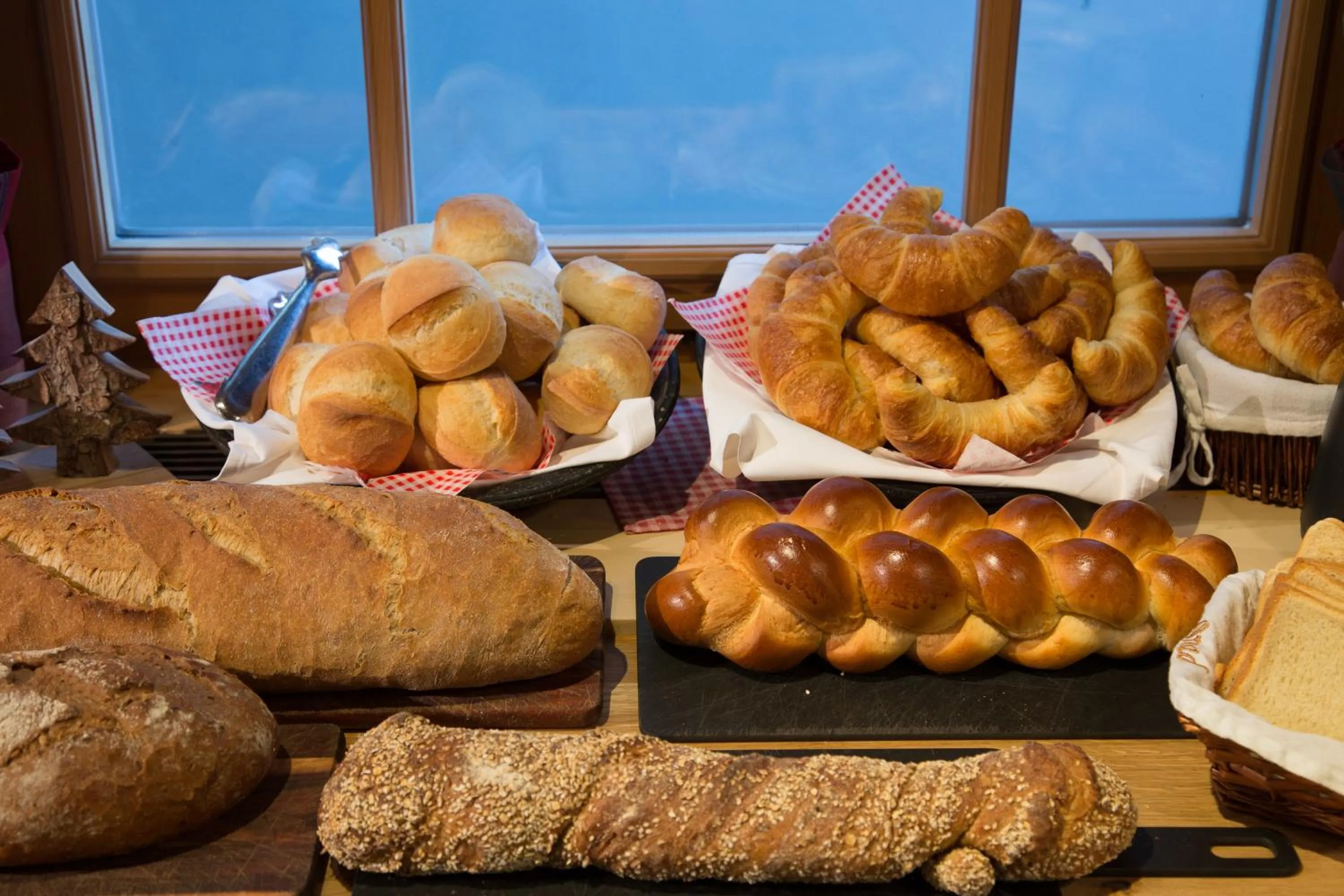 Buffet breakfast in Hotel Hirschen - Grindelwald
