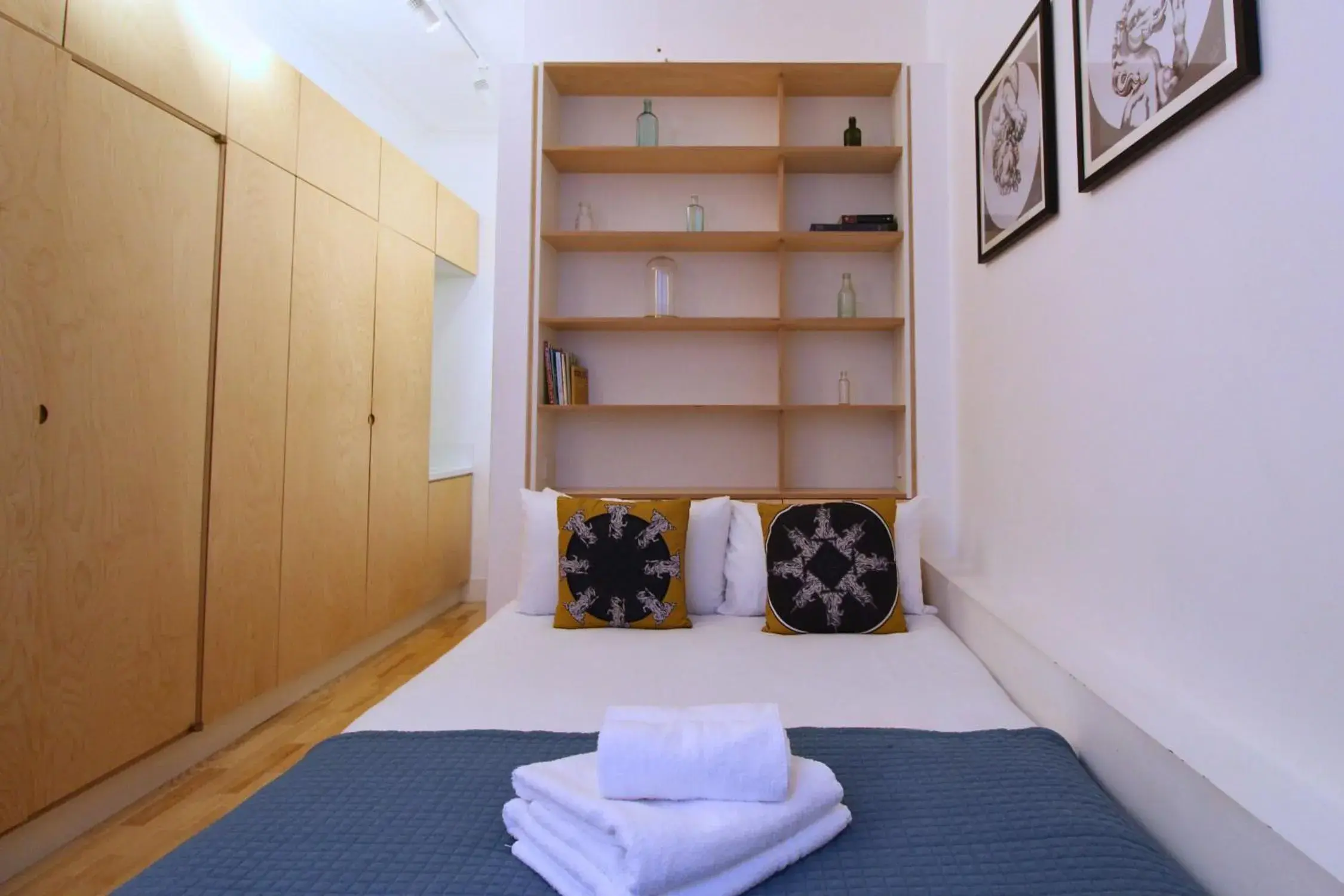 Bed in Bloomsbury By Viridian Apartments Bed in Bloomsbury By Viridian Apartments