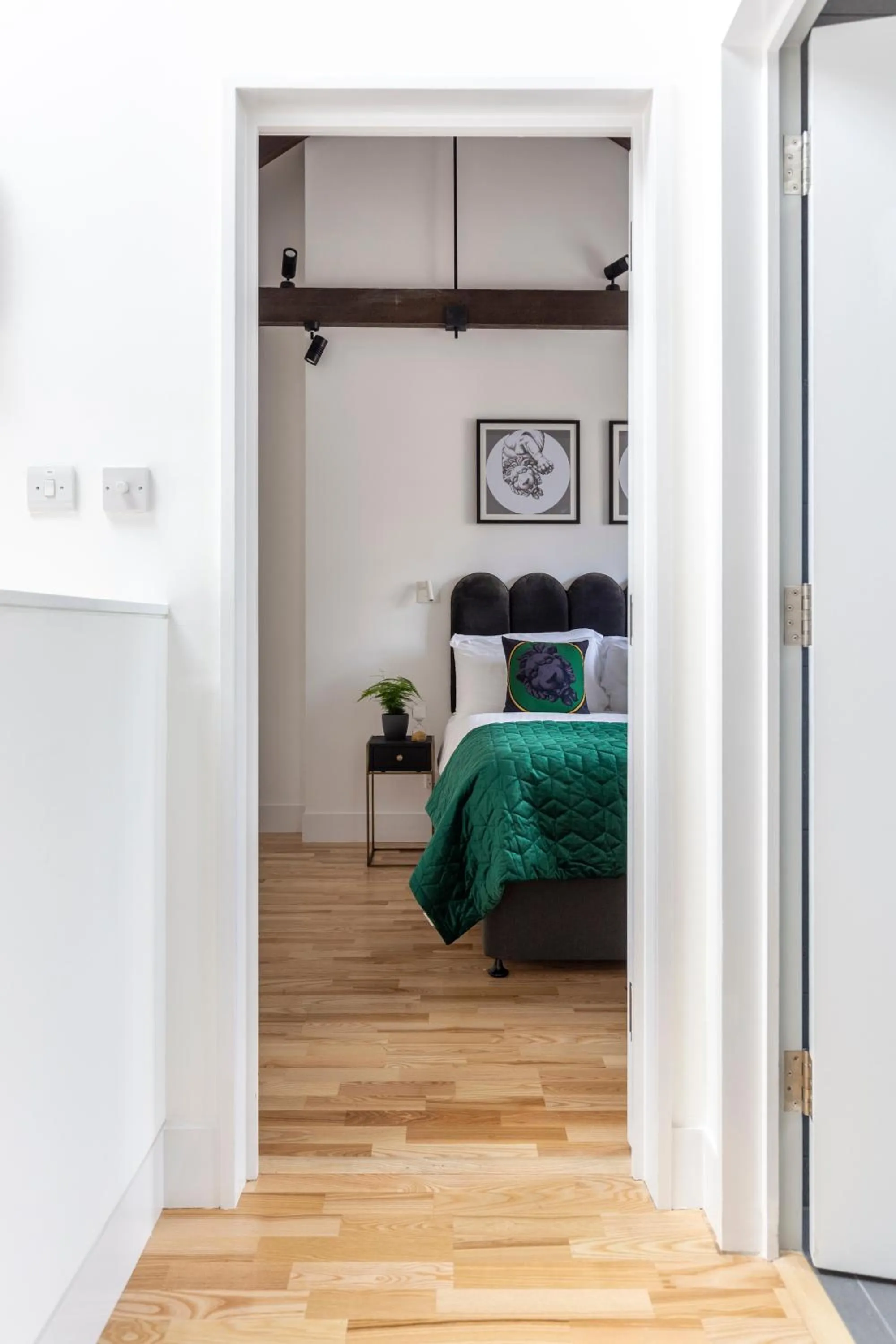 Bed in Bloomsbury By Viridian Apartments