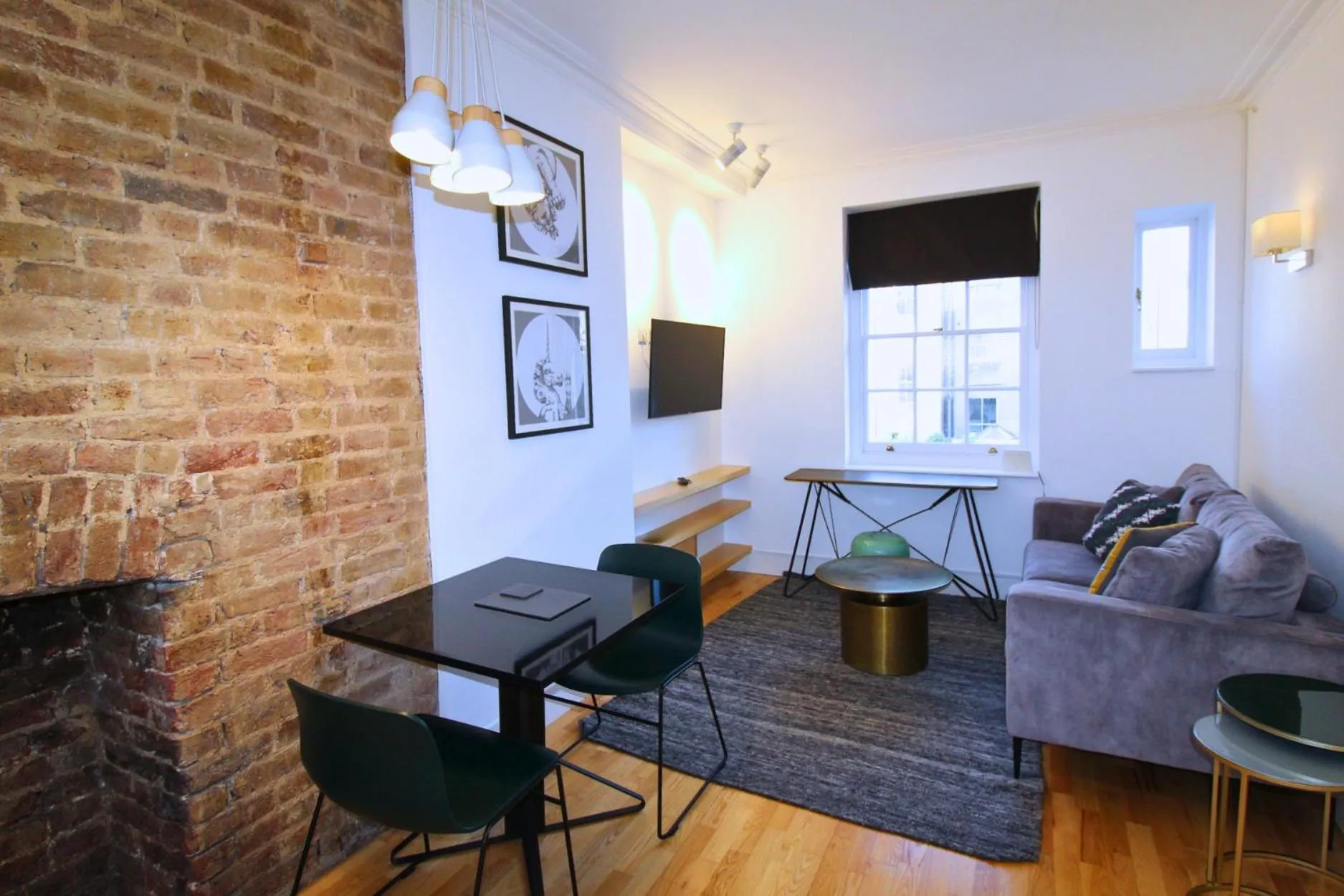 TV and multimedia in Bloomsbury By Viridian Apartments