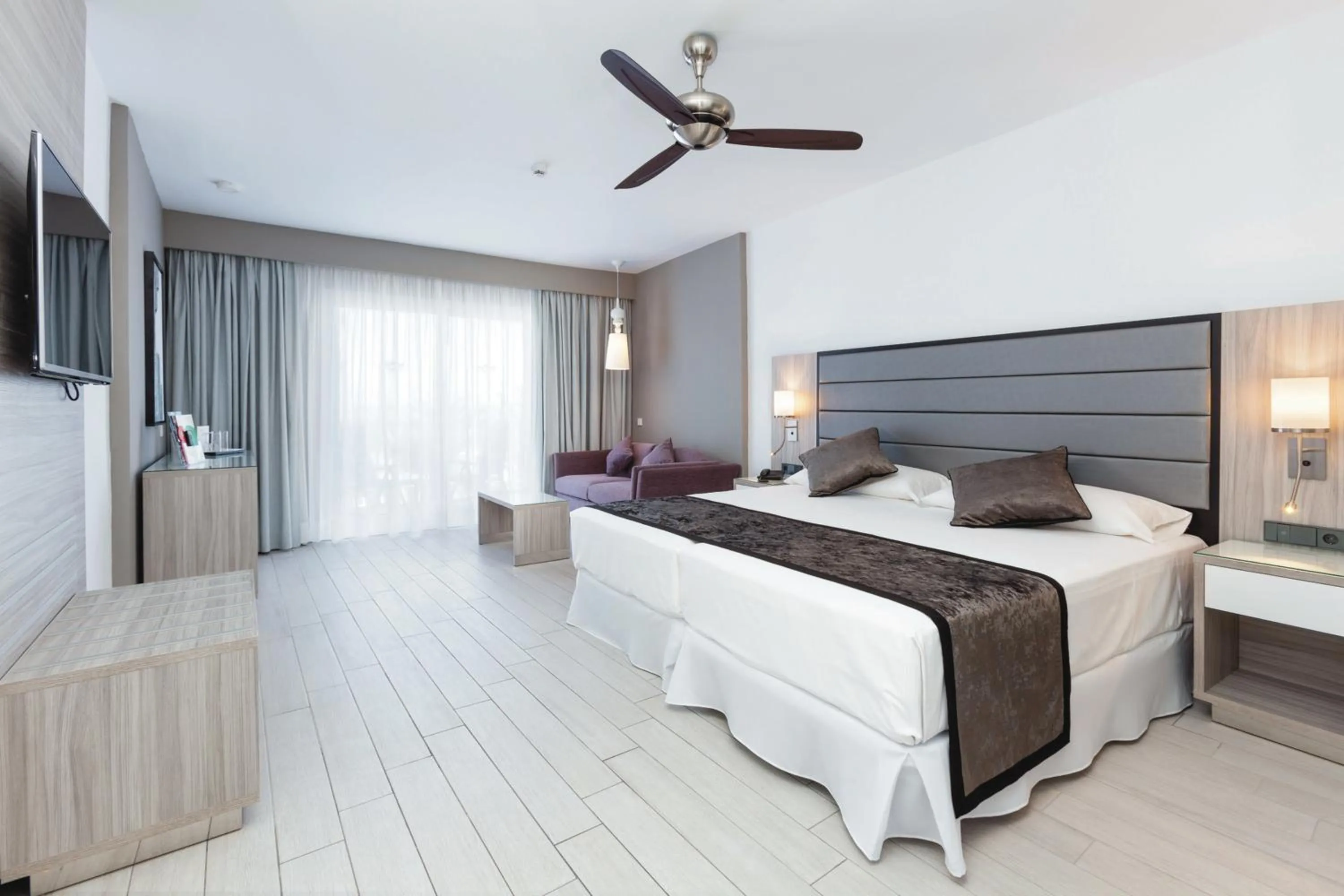 TV and multimedia, Bed in Hotel Riu Palace Tenerife