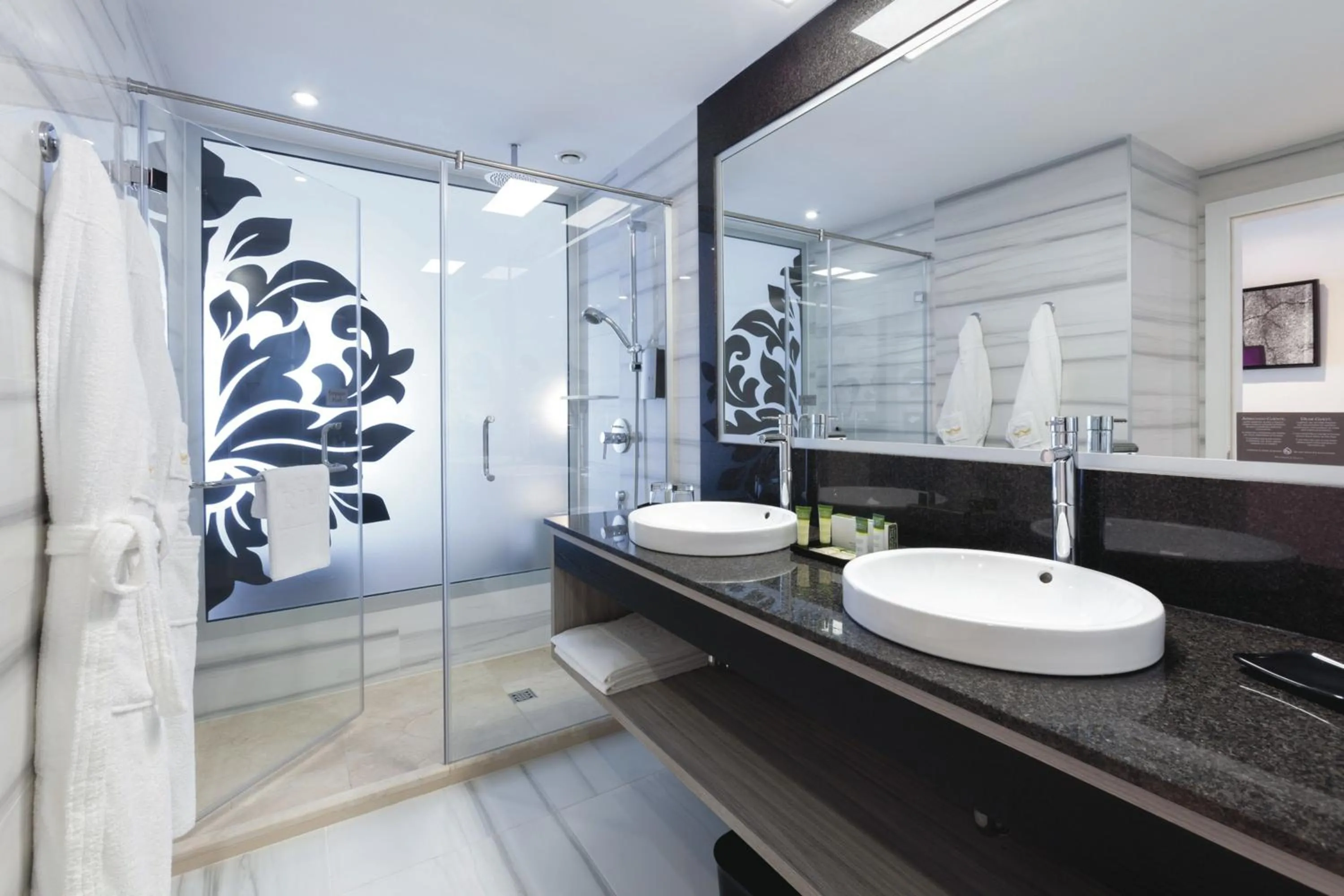 Shower in Hotel Riu Palace Tenerife