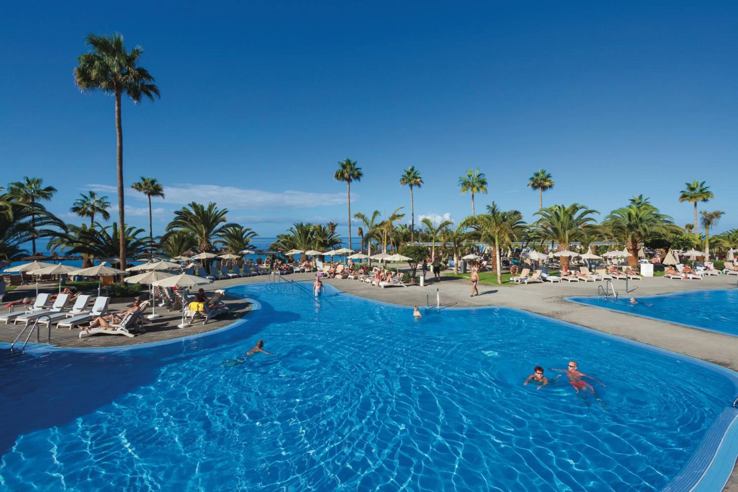 Swimming pool in Hotel Riu Palace Tenerife