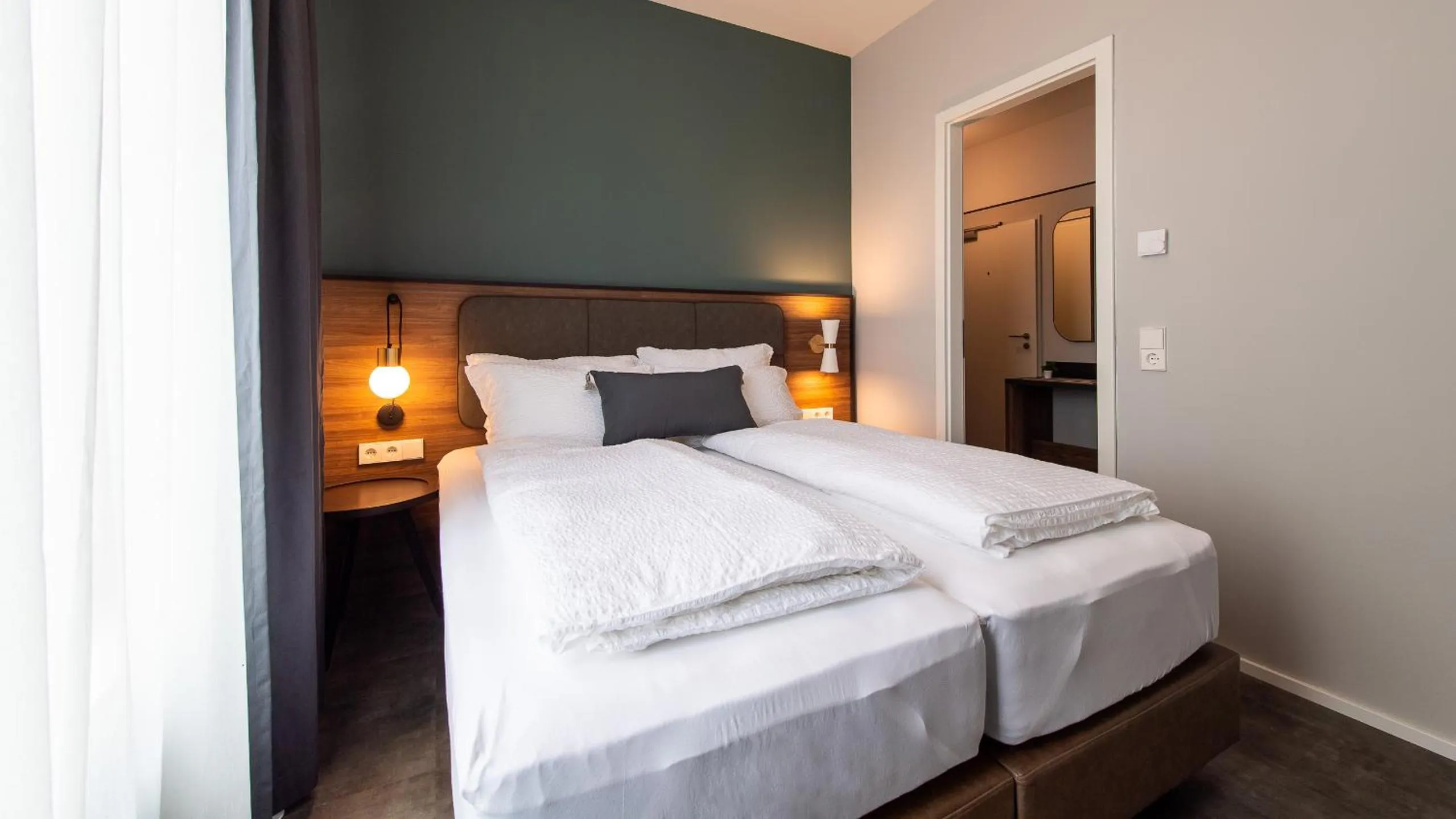 Bedroom, Bed in Metropol Apartments & Suites