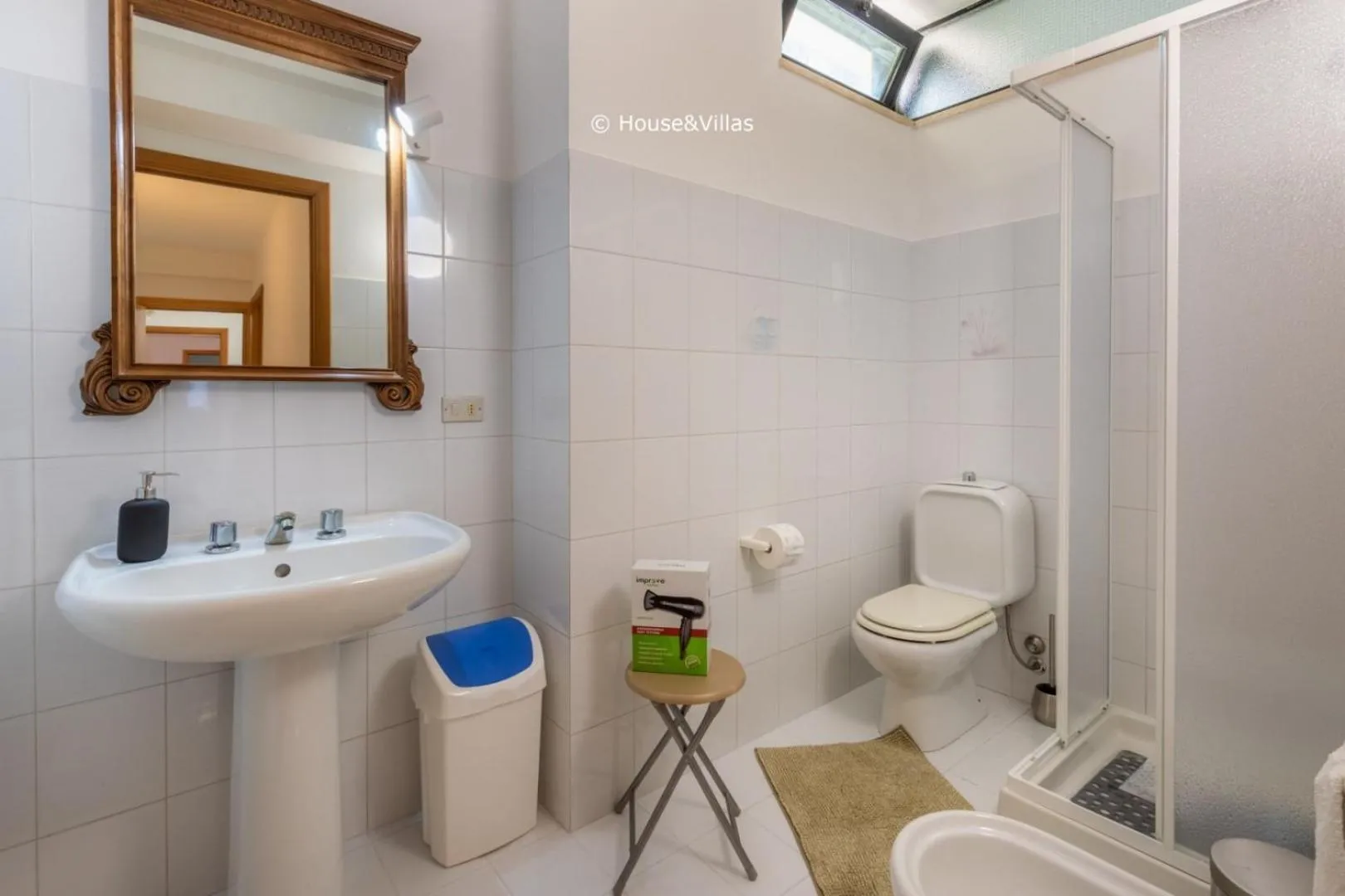 Shower in Eden Charming House