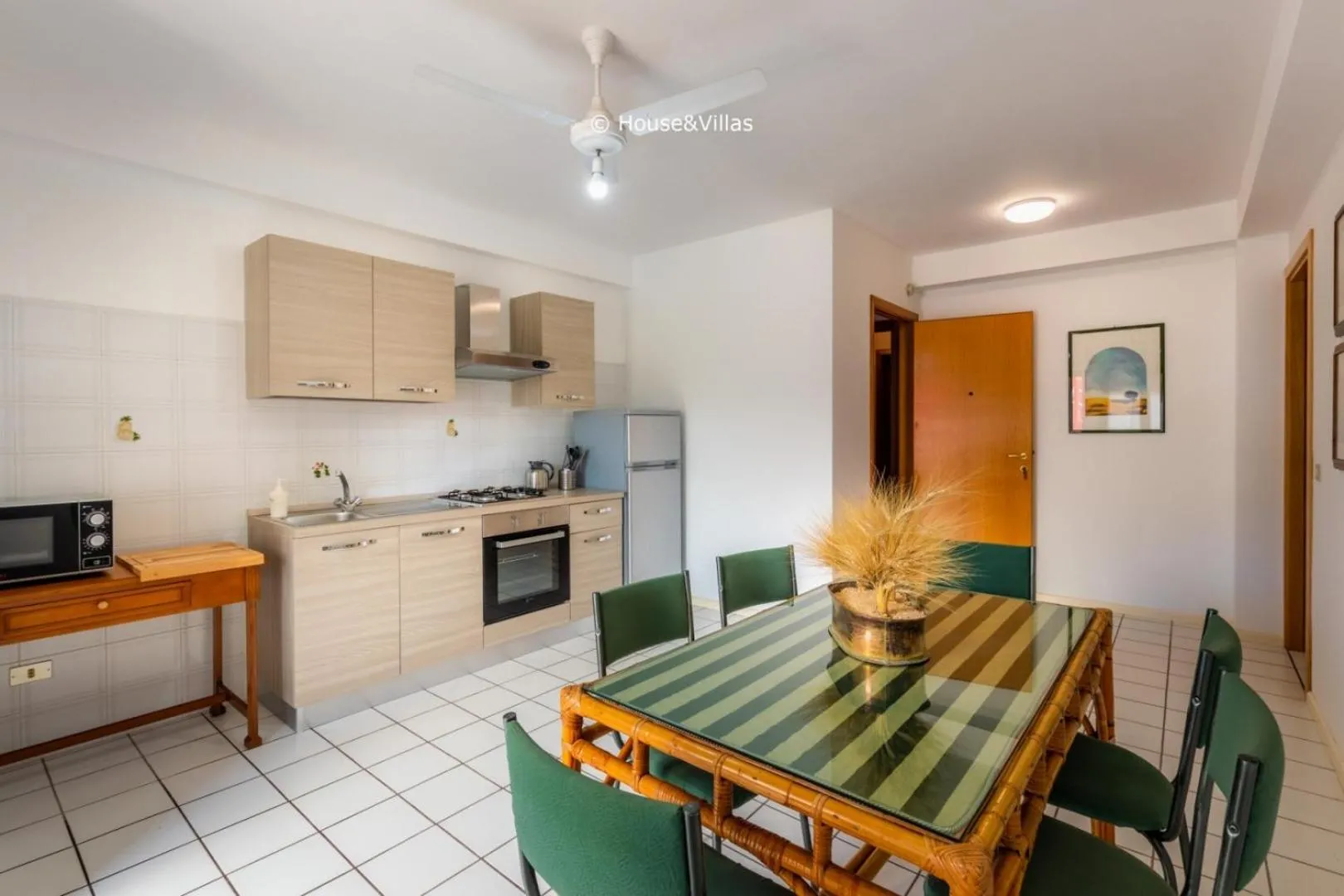 Kitchen or kitchenette in Eden Charming House