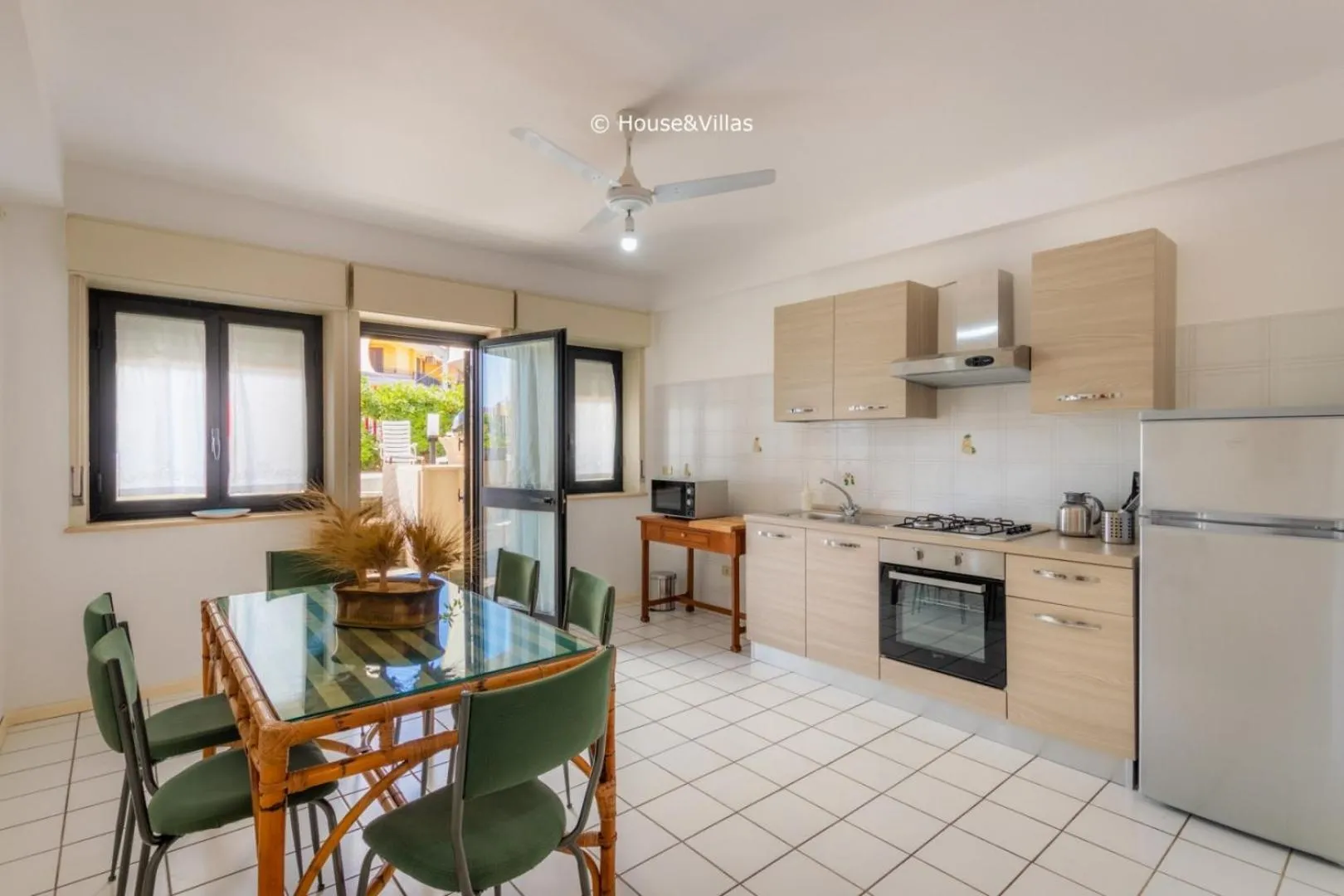 Kitchen or kitchenette in Eden Charming House