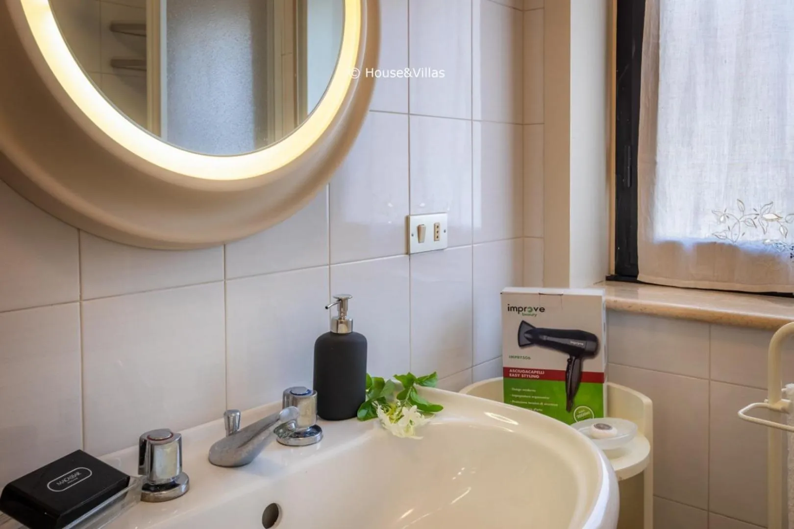 Bathroom in Eden Charming House
