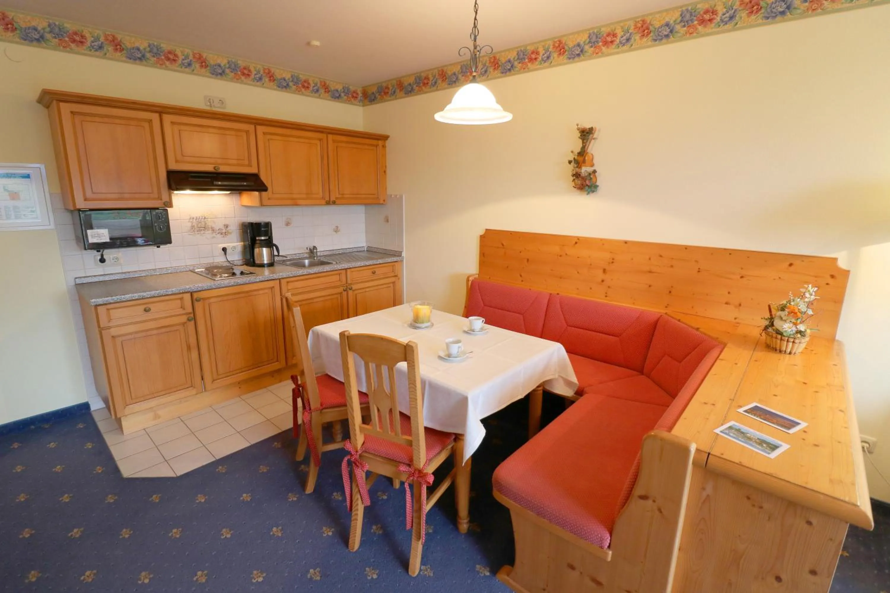 Kitchen or kitchenette in Ferienwohnung Zur Hopfenkönigin