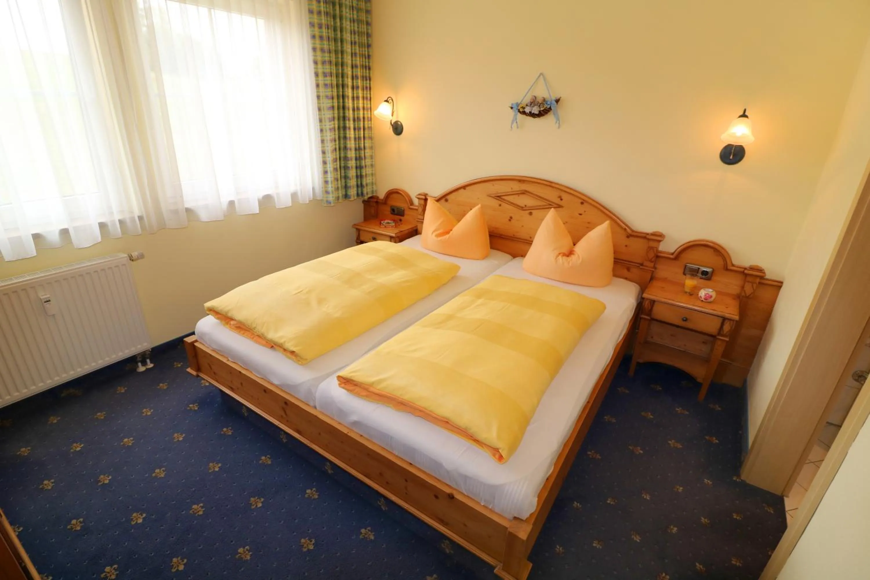 Bed in Ferienwohnung Zur Hopfenkönigin