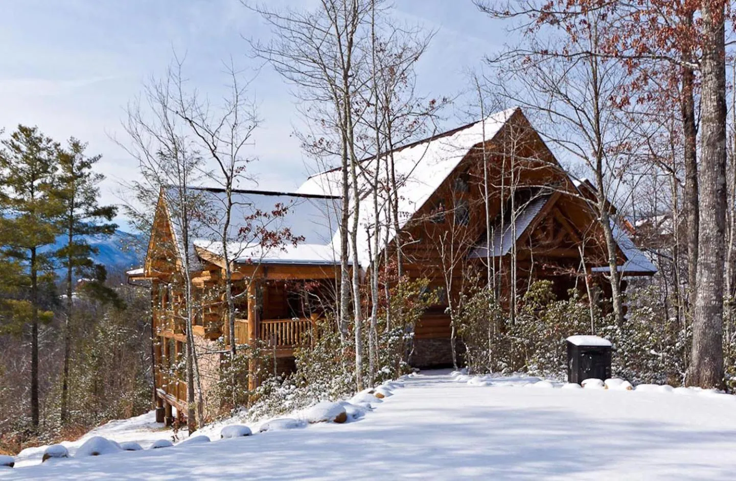 Property building in Big Bear Ridge Lodge - Breathtaking mountain views and private forest scenes in amazing large log cabin