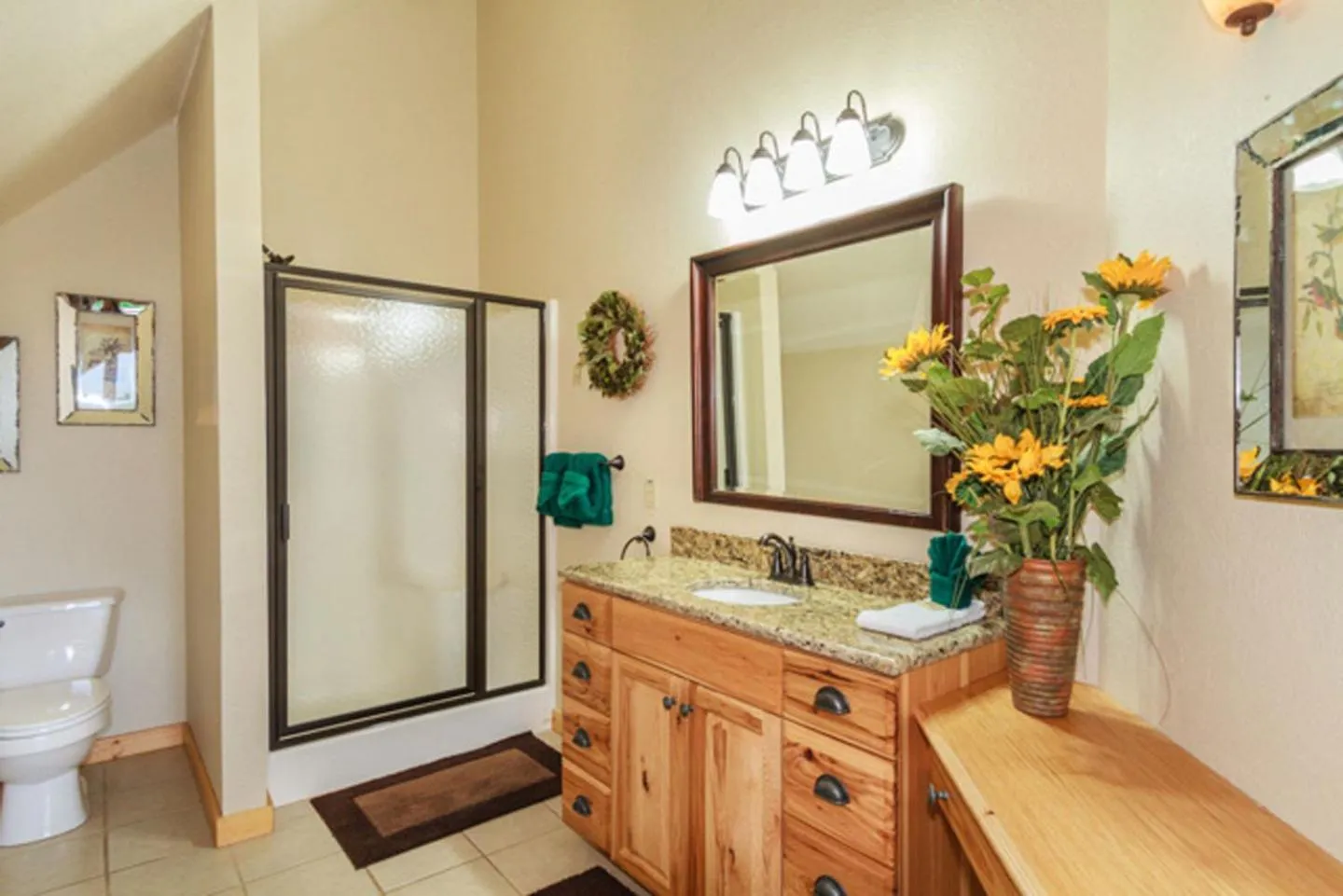 Shower in Big Bear Ridge Lodge - Breathtaking mountain views and private forest scenes in amazing large log cabin