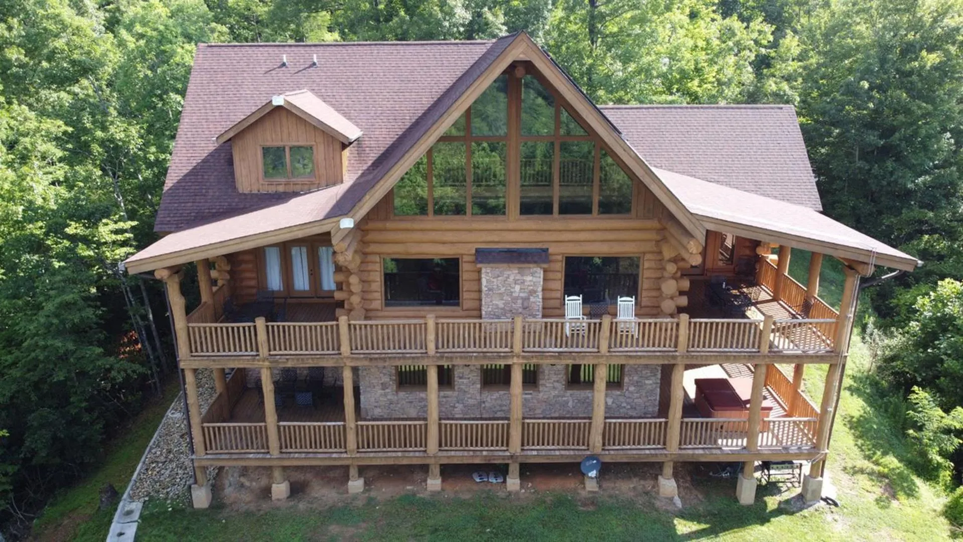 Property building in Big Bear Ridge Lodge - Breathtaking mountain views and private forest scenes in amazing large log cabin