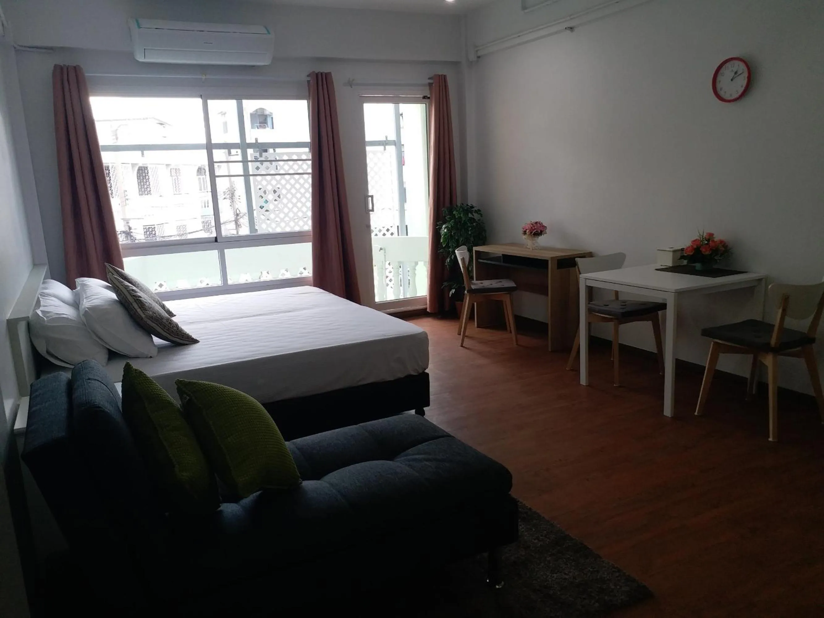 Living room, Bed in DD Garden Apartment 2