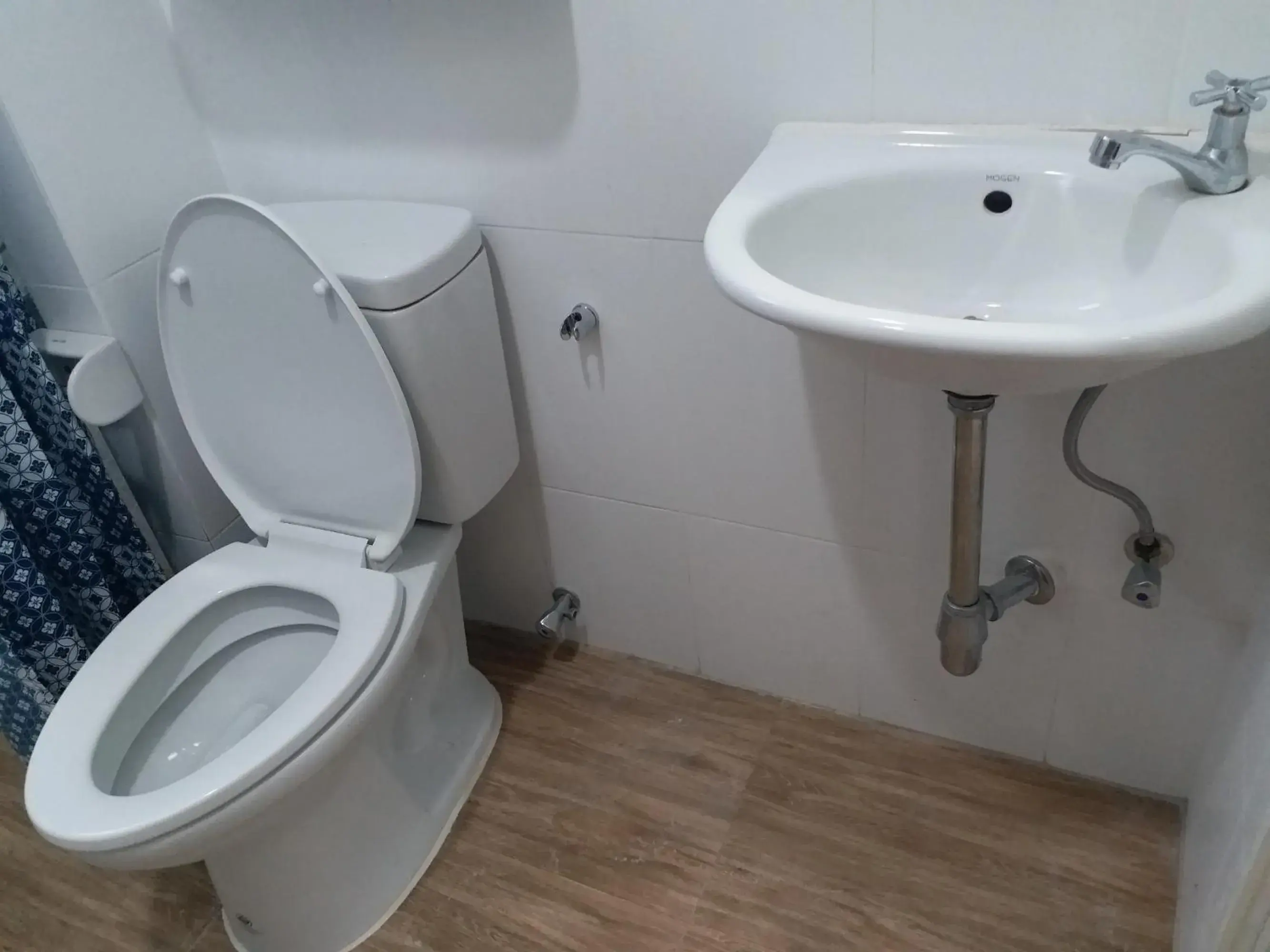 Bathroom in DD Garden Apartment 2 Bathroom in DD Garden Apartment 2