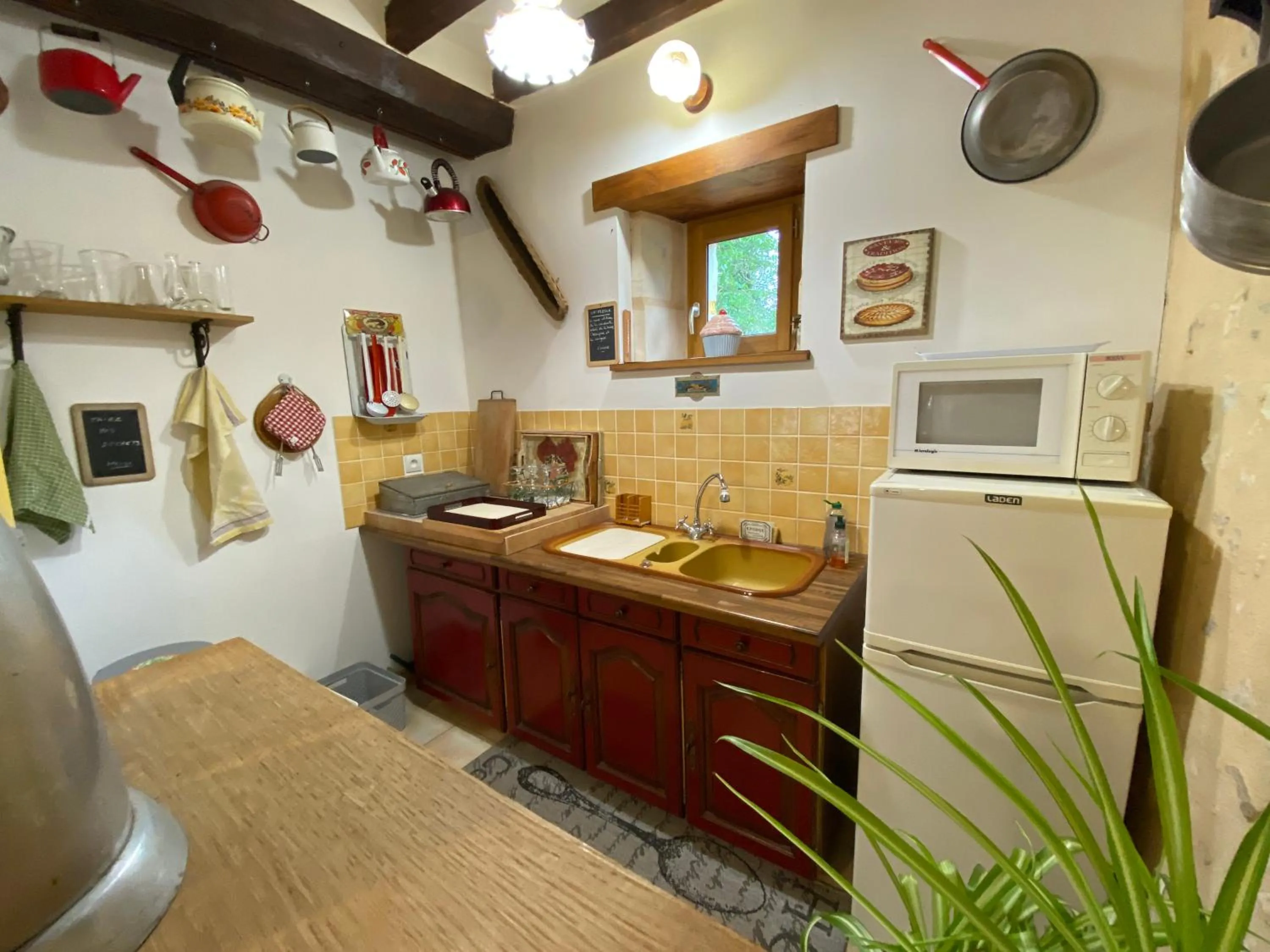Kitchen or kitchenette in Chambre d'Hôtes du Domaine de la Haute Poignandiere