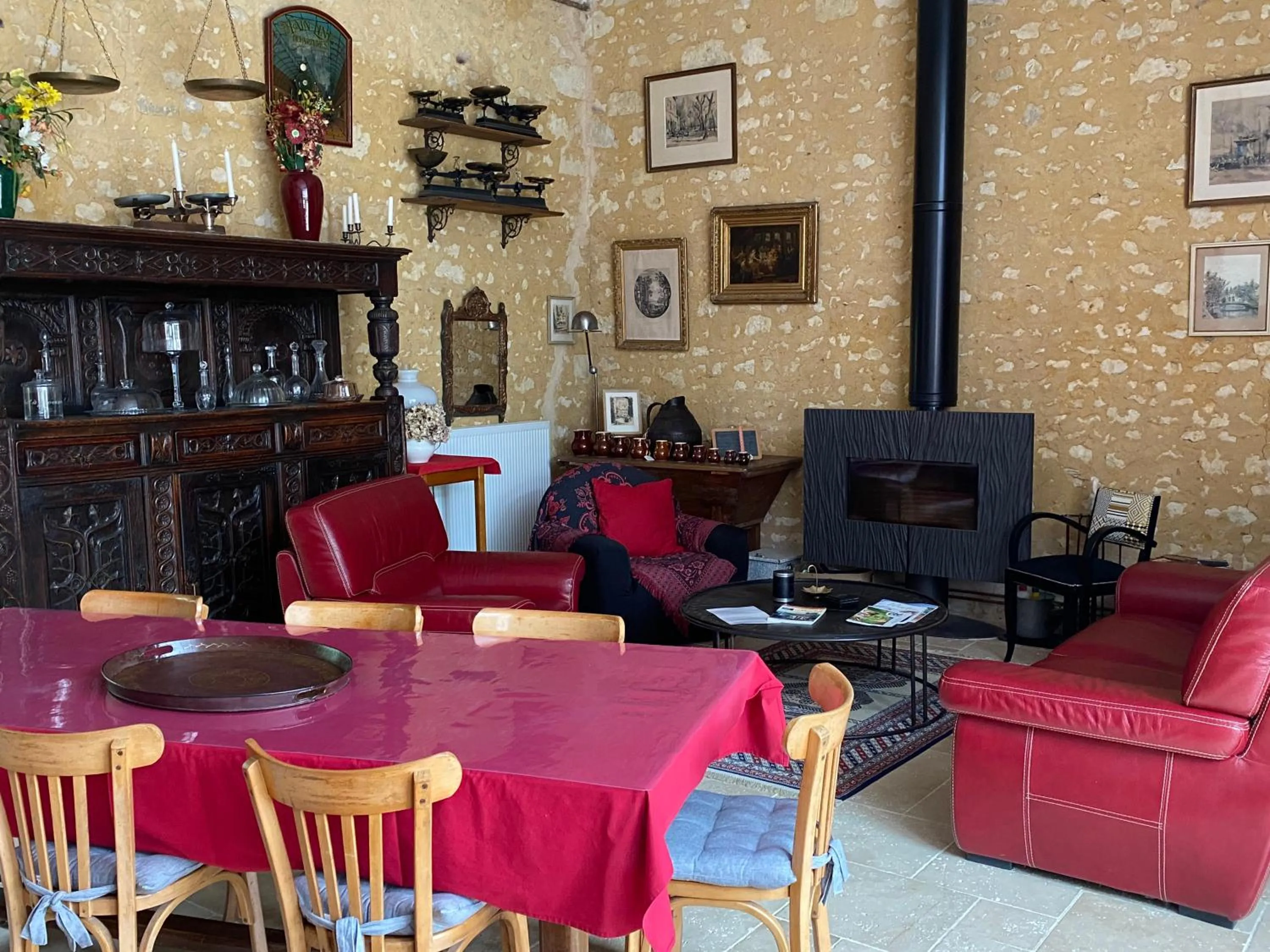 Living room in Chambre d'Hôtes du Domaine de la Haute Poignandiere