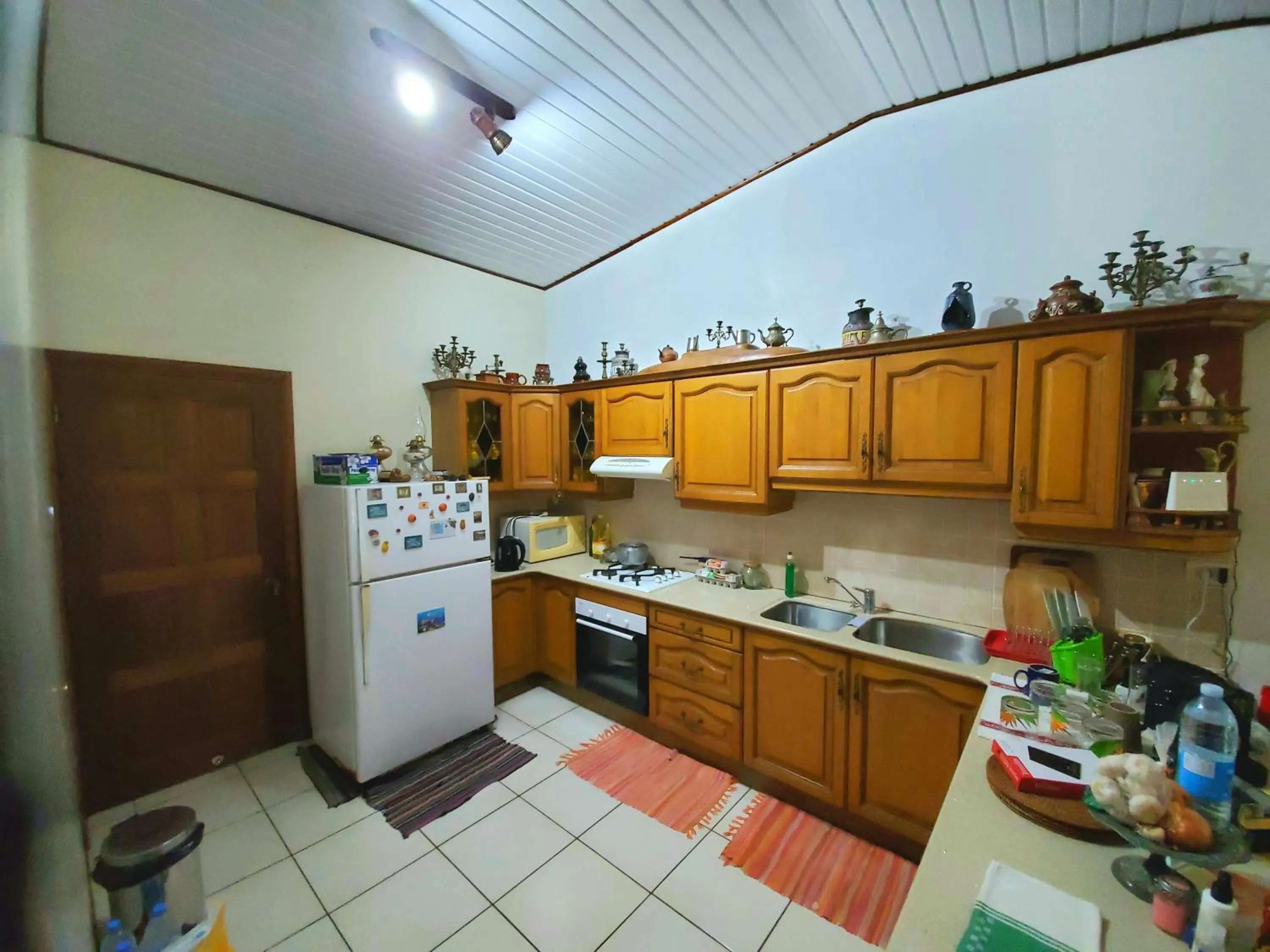 Kitchen or kitchenette in Sweet Mini Dortoir sur notre terrasse couverte pour vos transits entre deux vols by Kohutahia Lodge, 7 min by car to airport and town