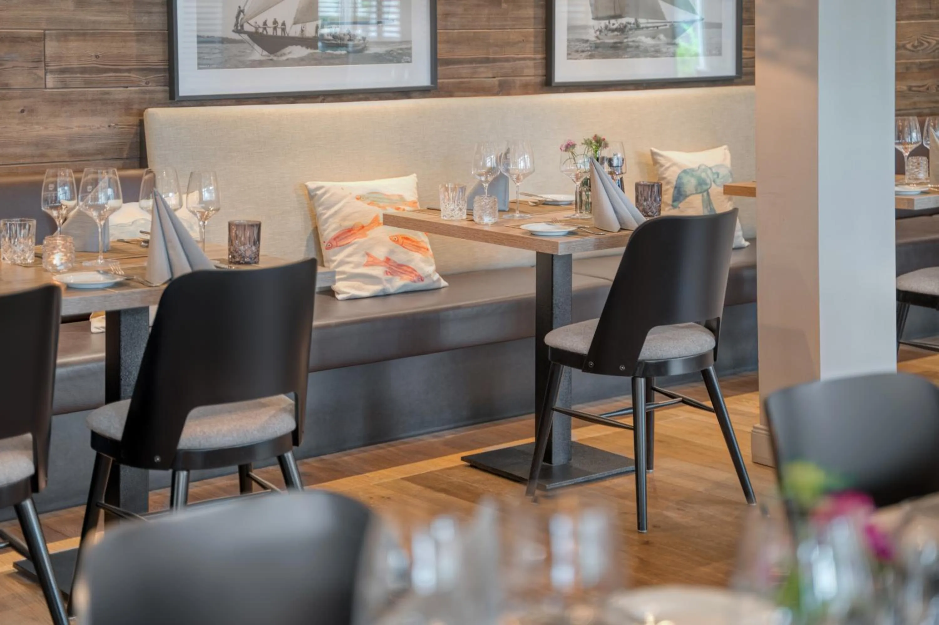 Restaurant/places to eat in Hotel Yachtclub