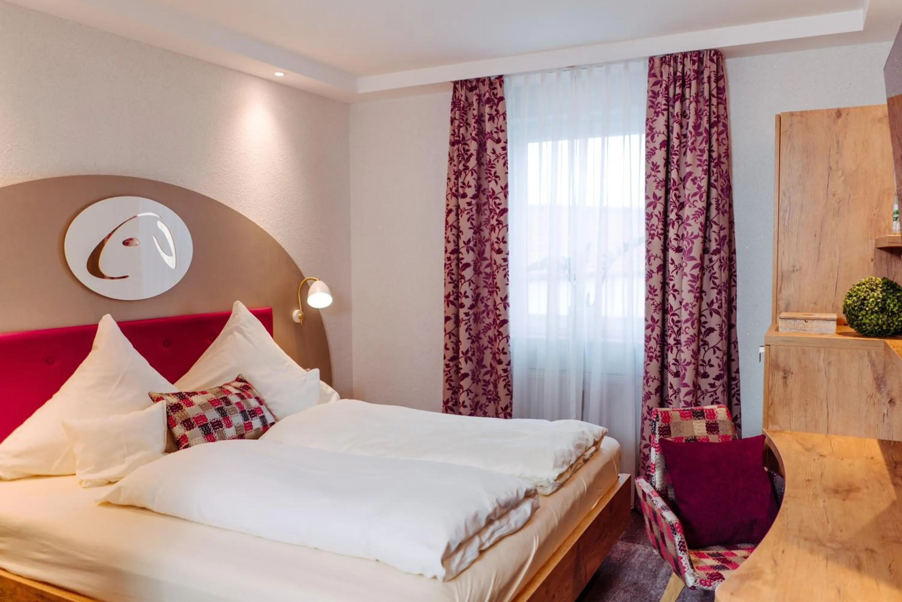 Photo of the whole room, Bed in Garni-Hotel Goldenes Lamm