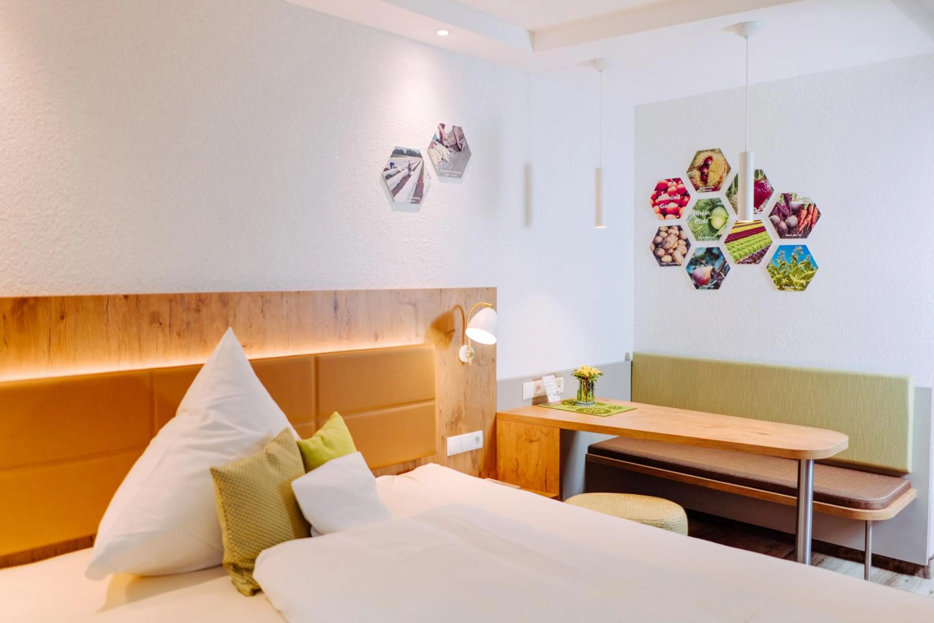 Photo of the whole room, Bed in Garni-Hotel Goldenes Lamm