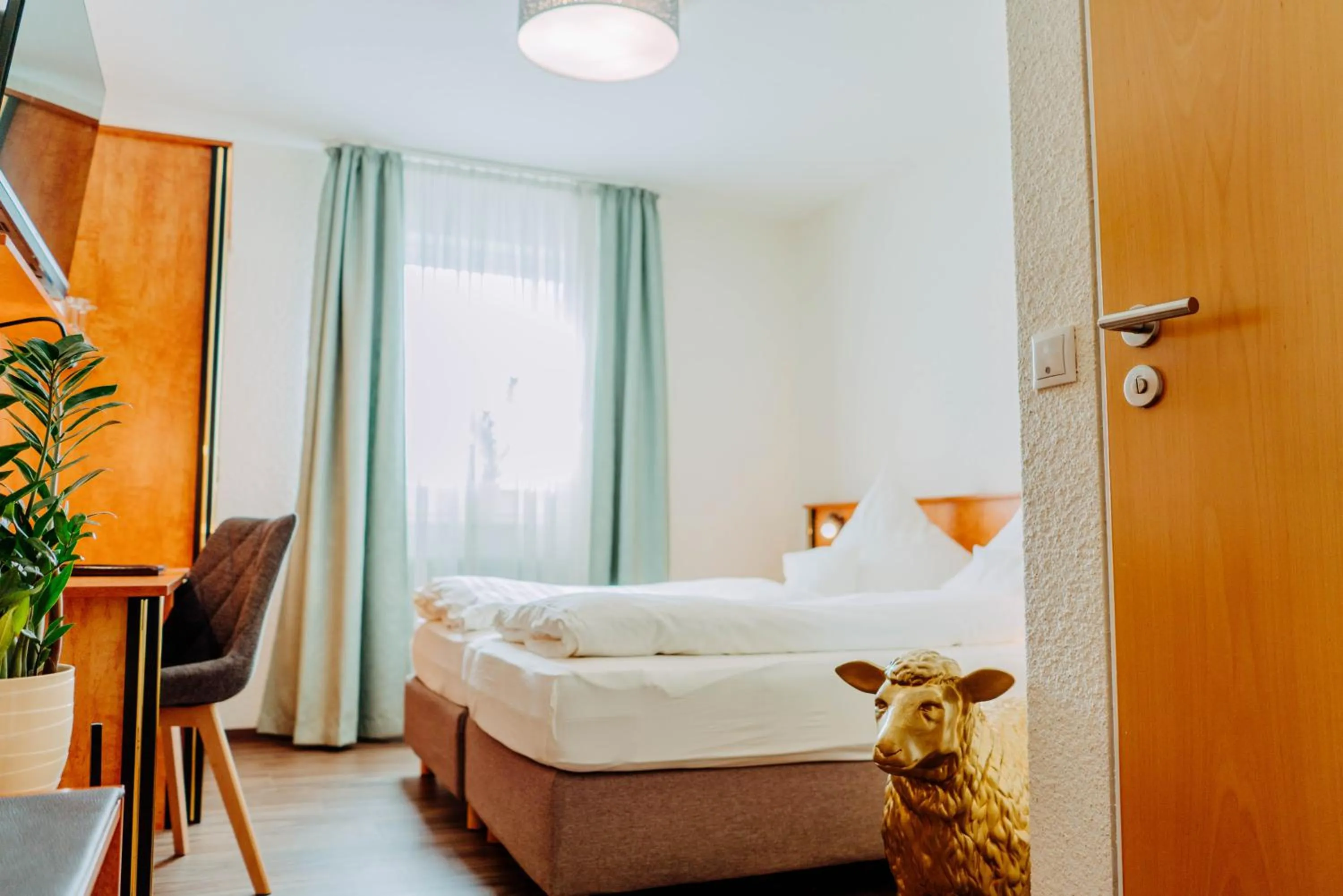 Photo of the whole room, Bed in Garni-Hotel Goldenes Lamm