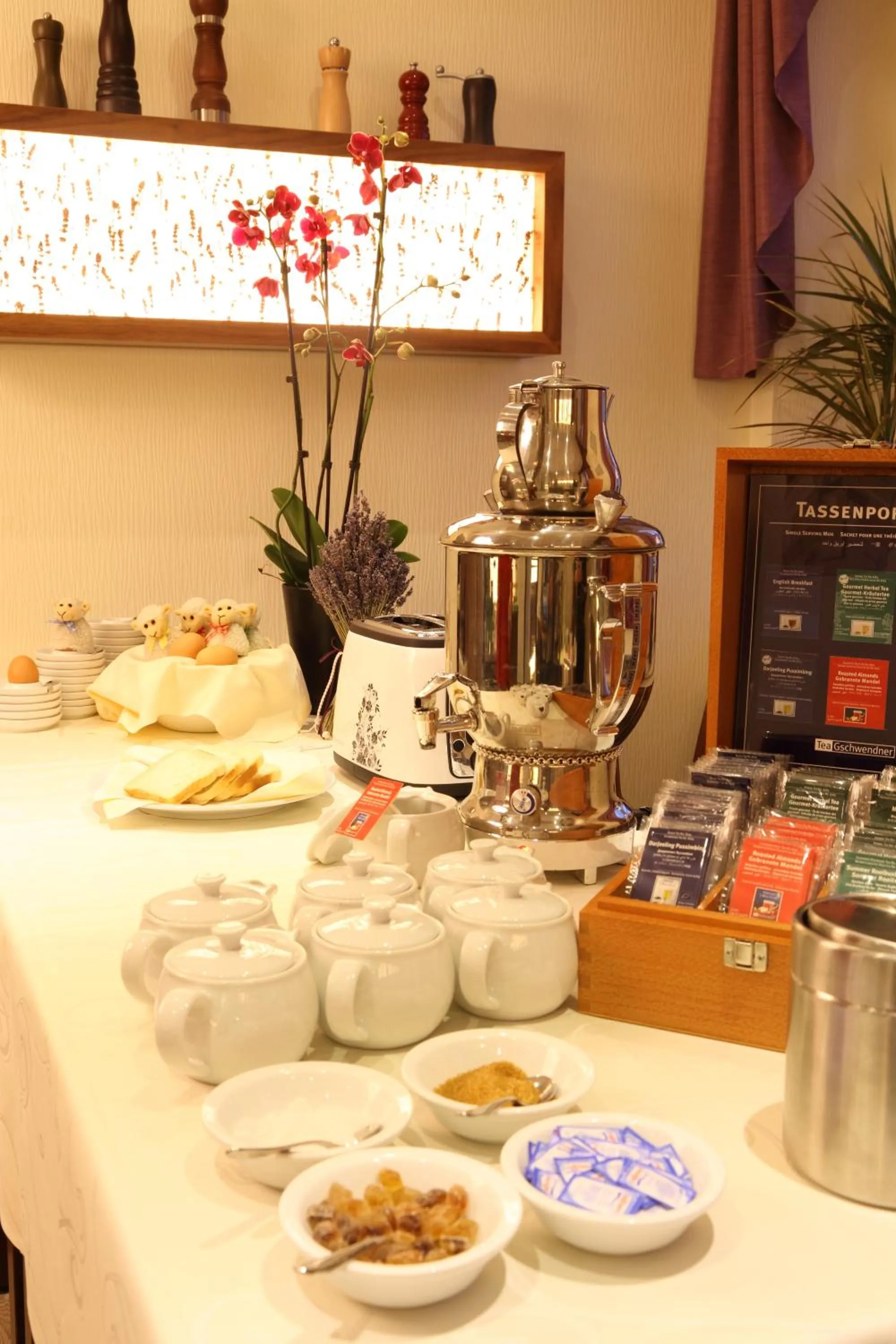 Buffet breakfast in Garni-Hotel Goldenes Lamm