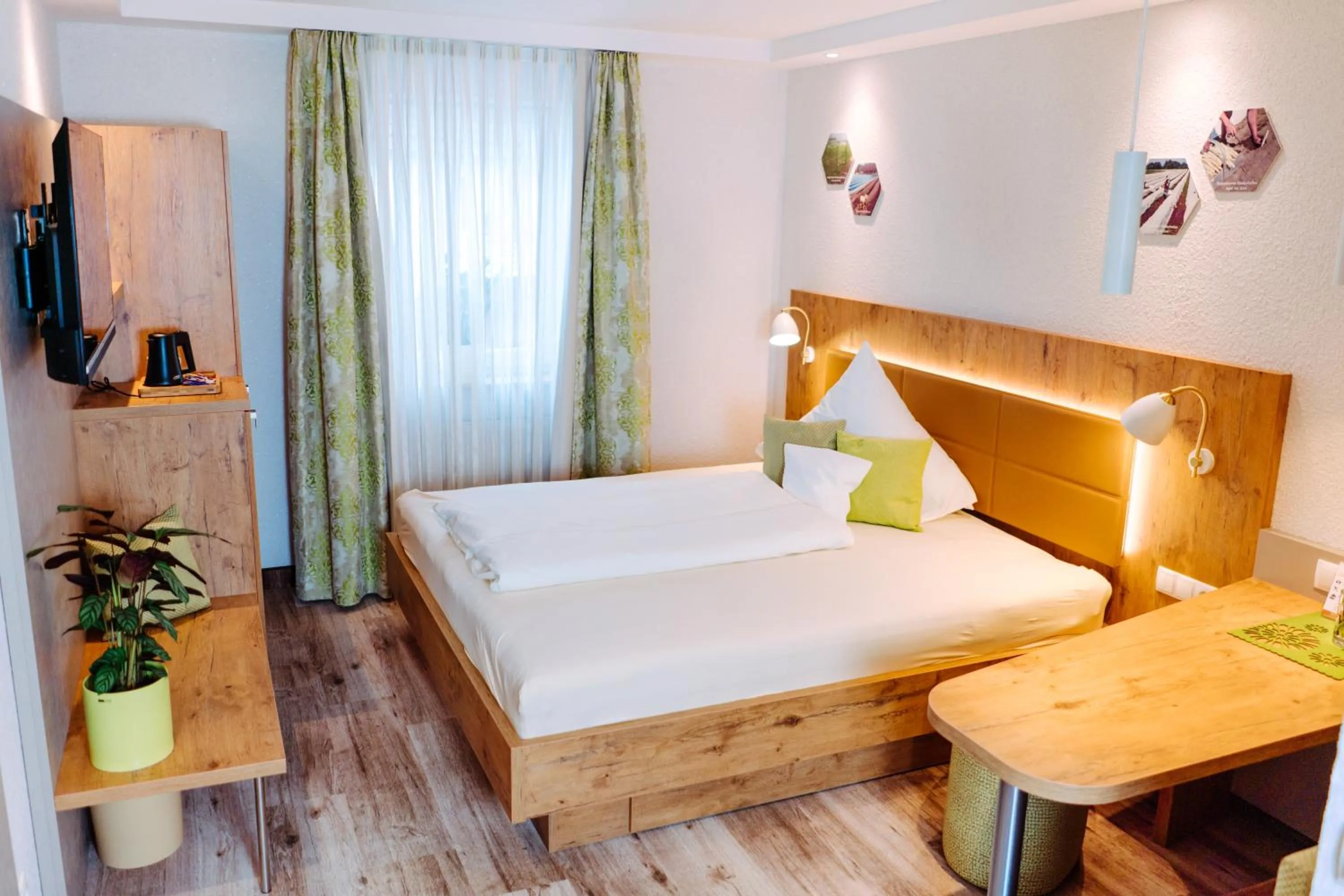 Bed in Garni-Hotel Goldenes Lamm