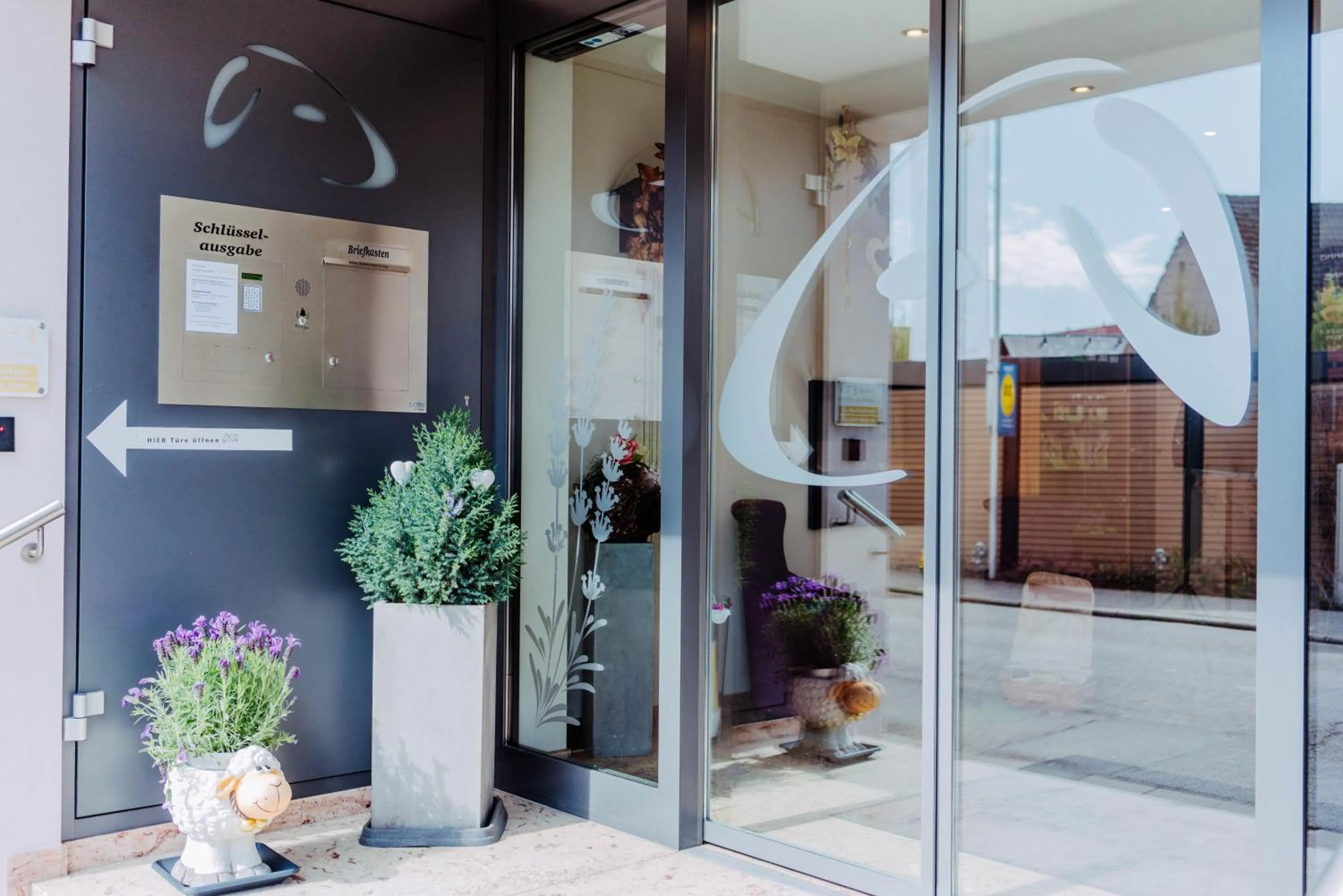 Facade/entrance in Garni-Hotel Goldenes Lamm
