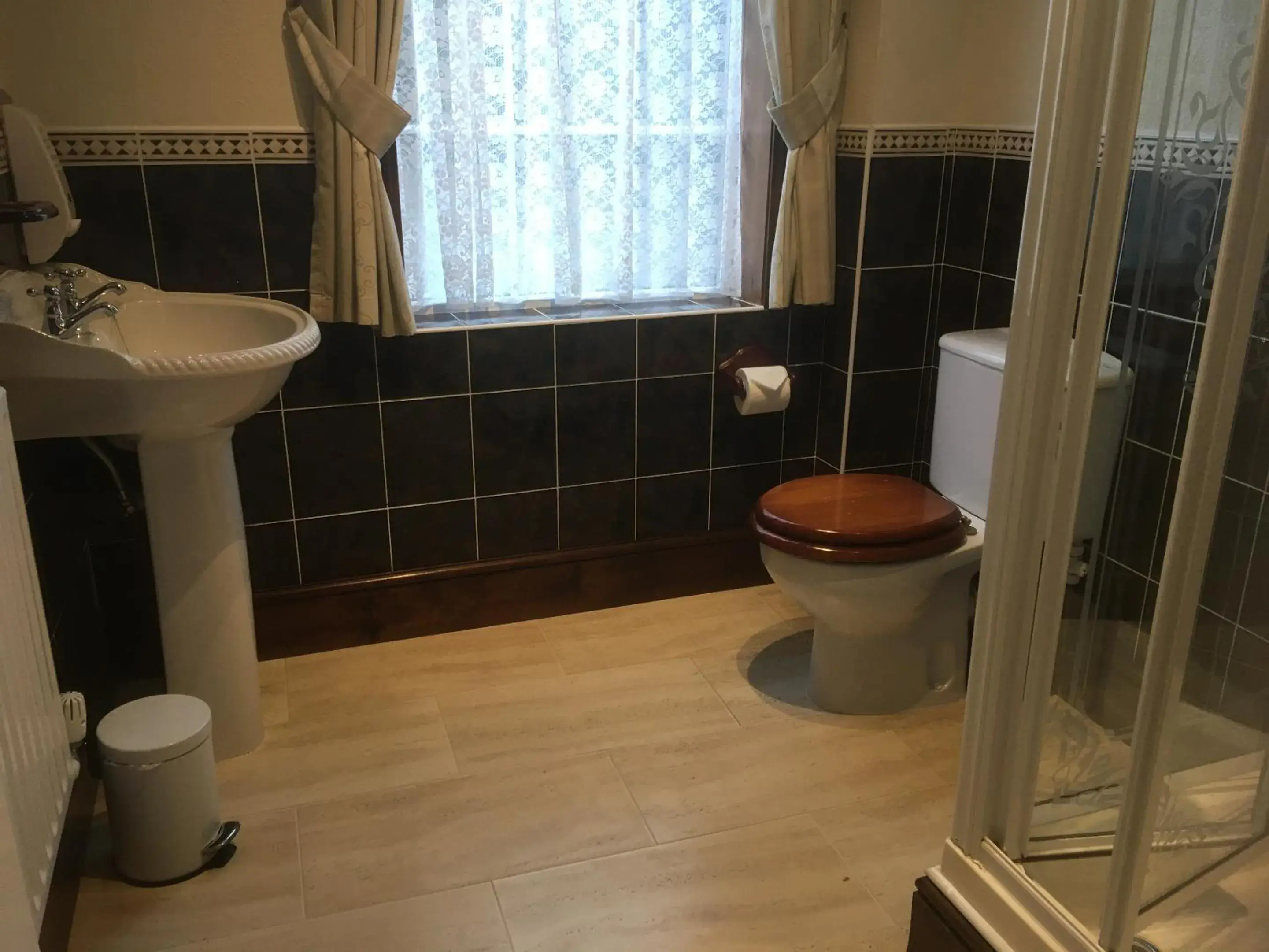 Bathroom in Grove House Guest House Bathroom in Grove House Guest House