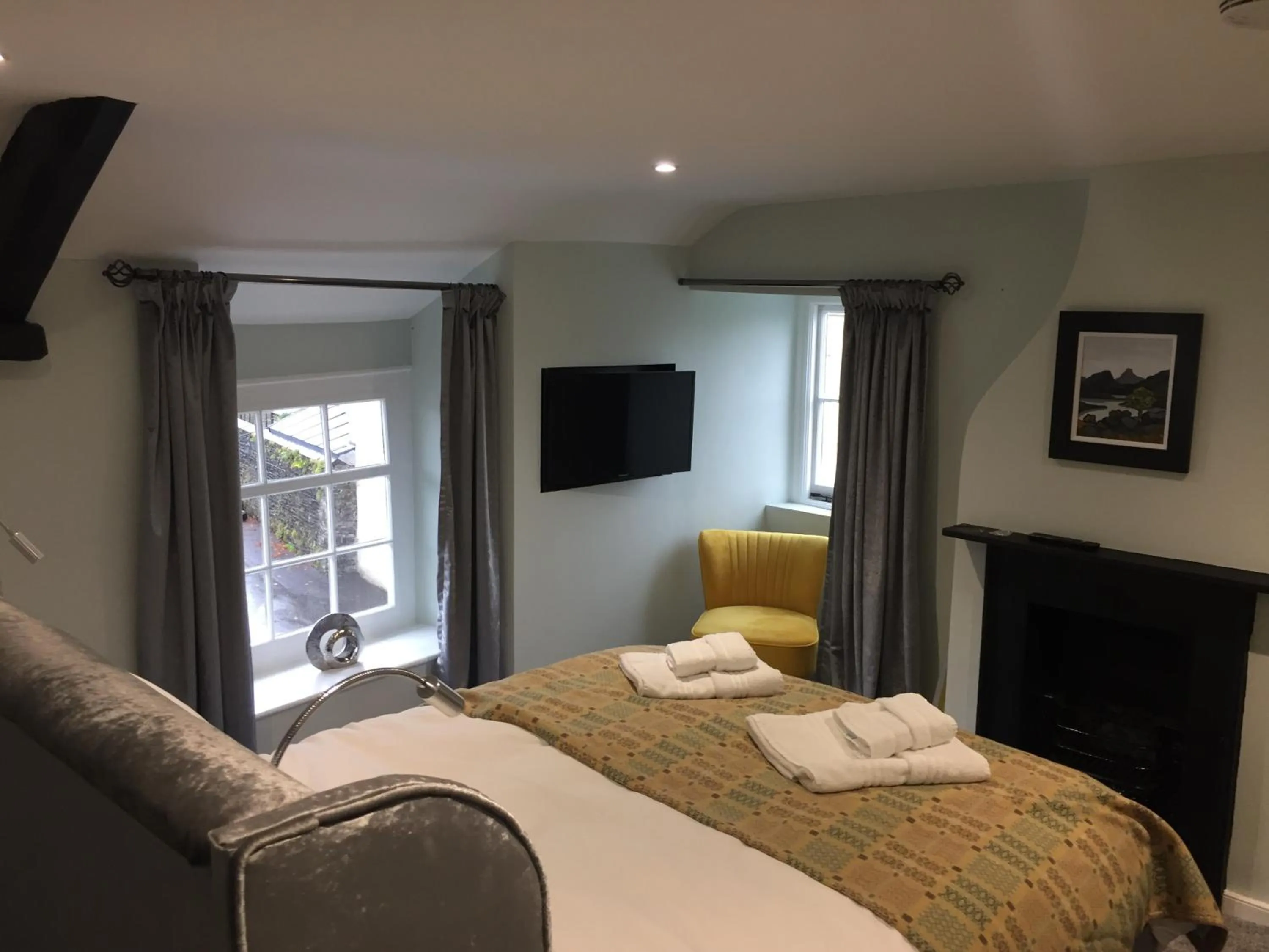 Bed in Mount Street House