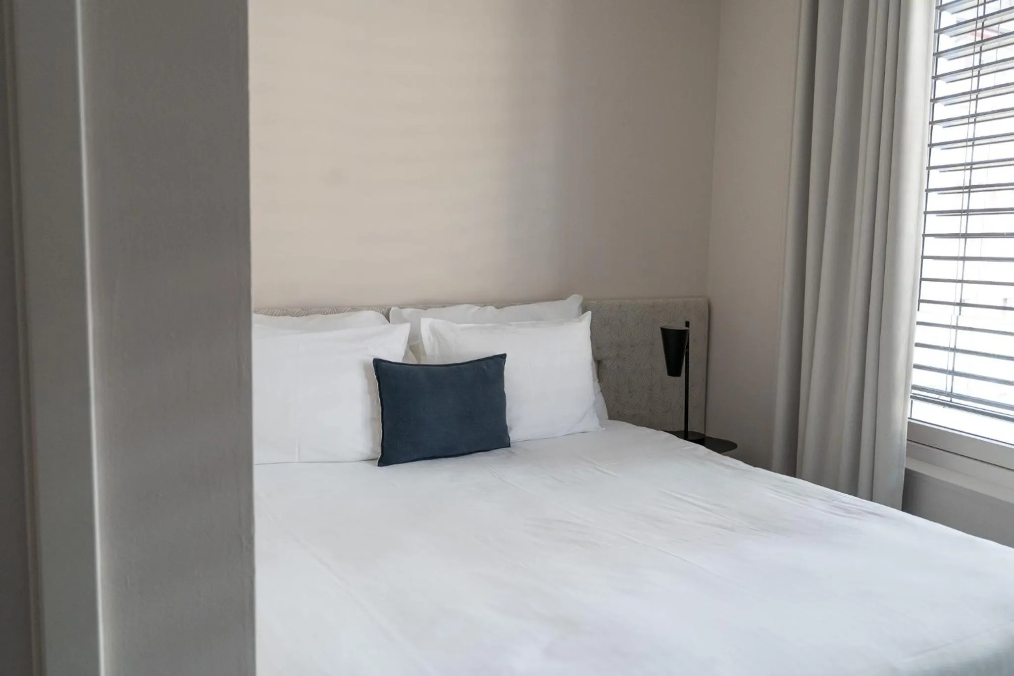 Bed in Hôtel de la Couronne