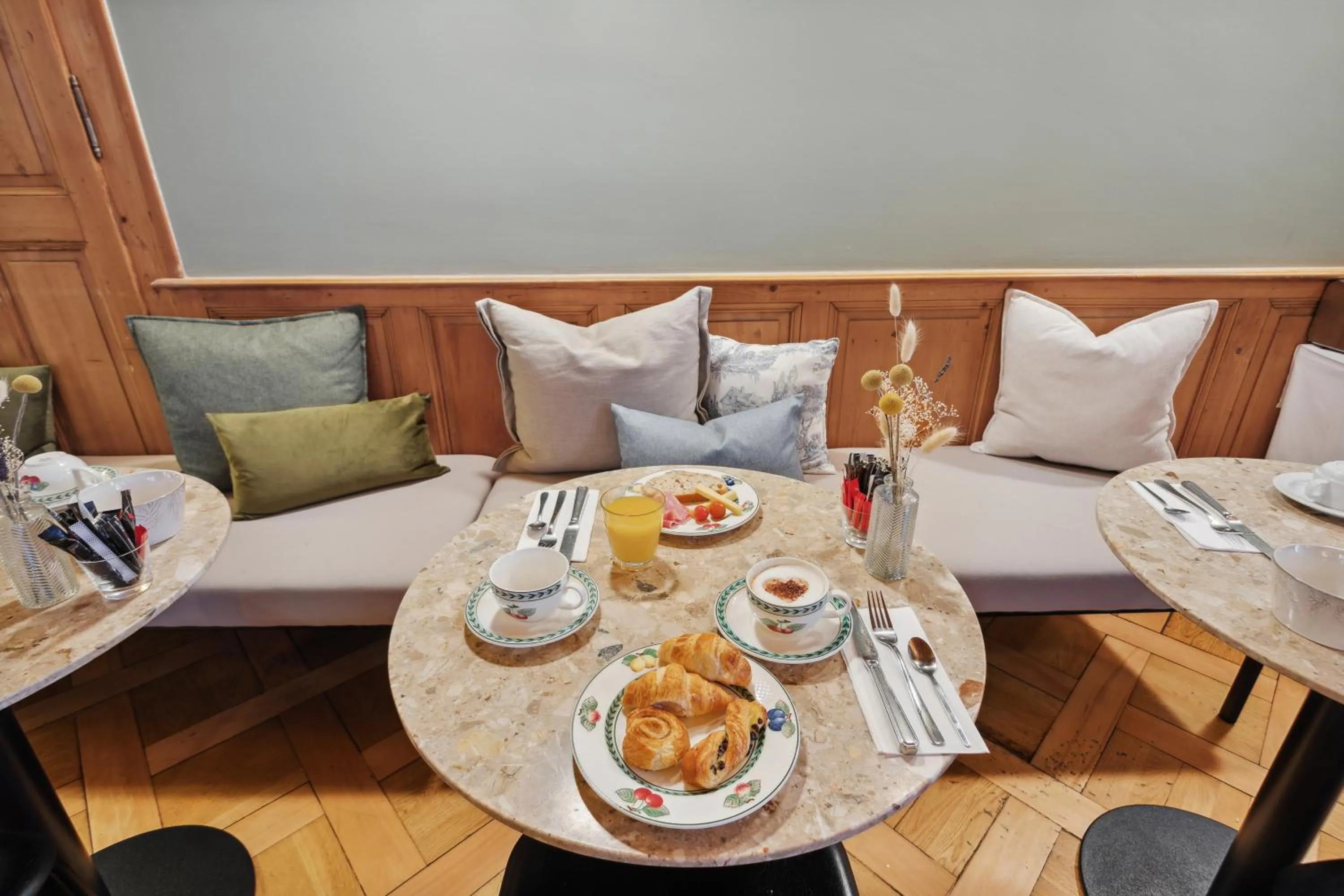 Breakfast in Hôtel de la Couronne