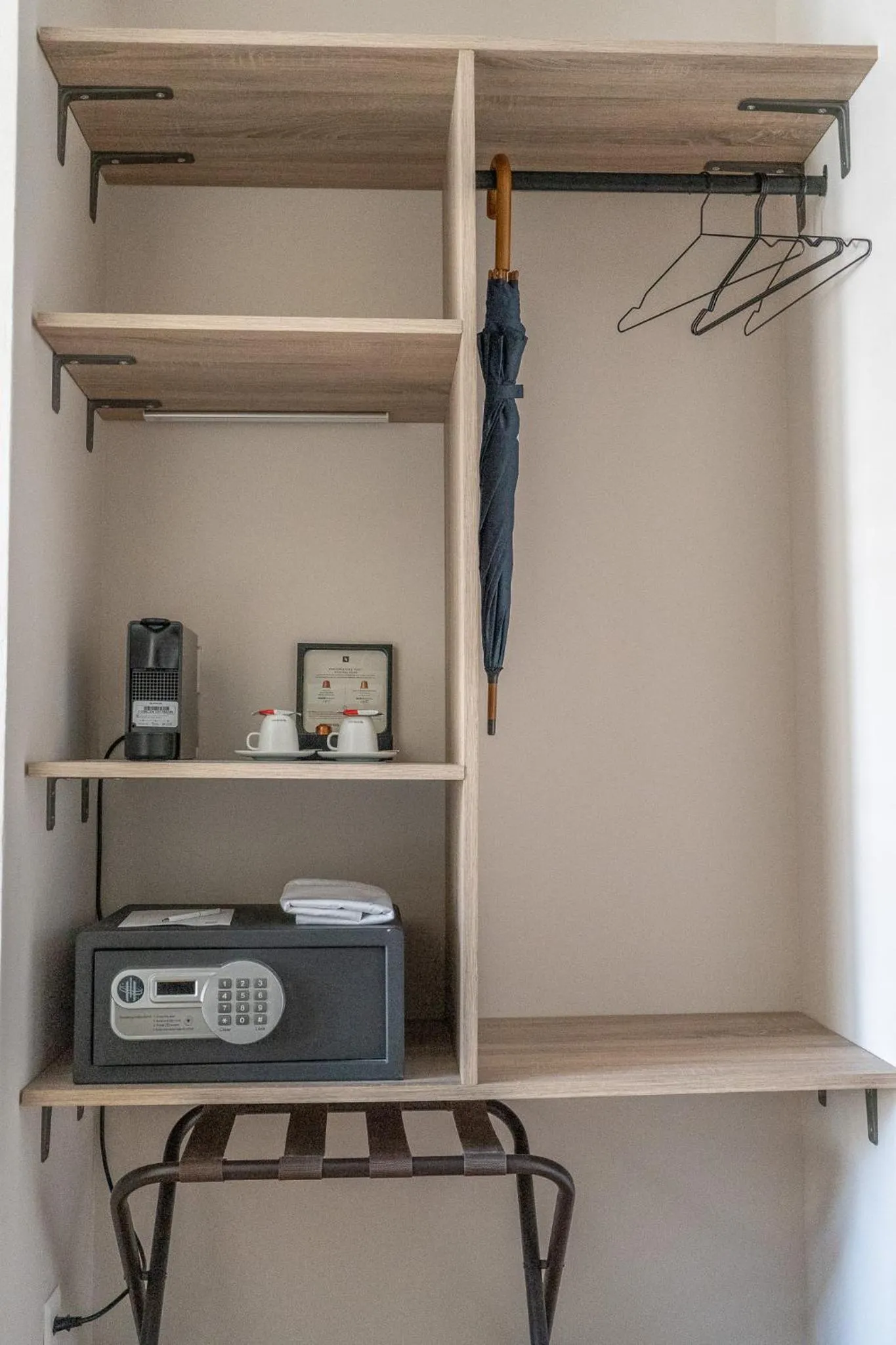 storage in Hôtel de la Couronne