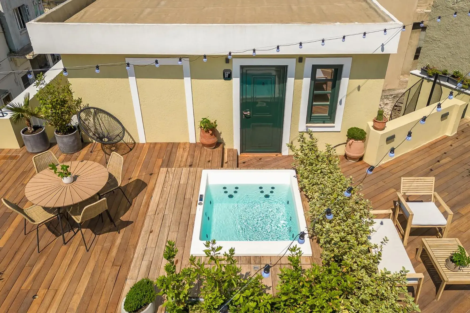 Property building in Moon And Stars Athens Property building in Moon And Stars Athens