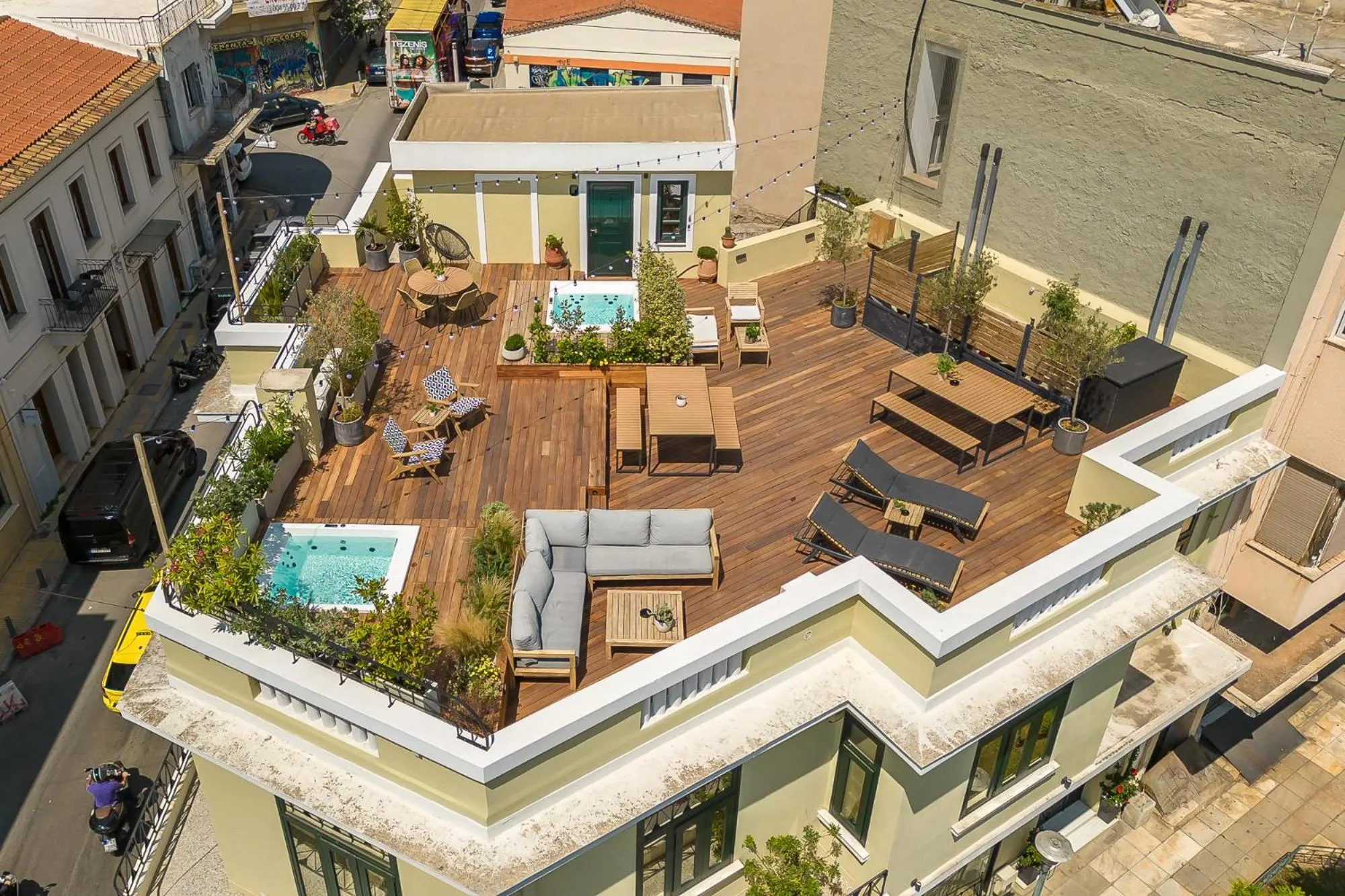 Property building in Moon And Stars Athens