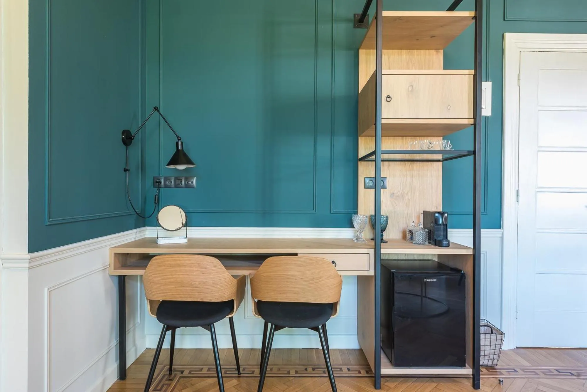 Dining area in Moon And Stars Athens