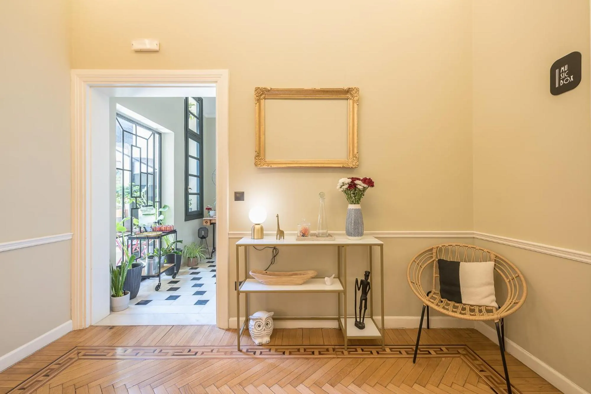 hair dresser in Moon And Stars Athens