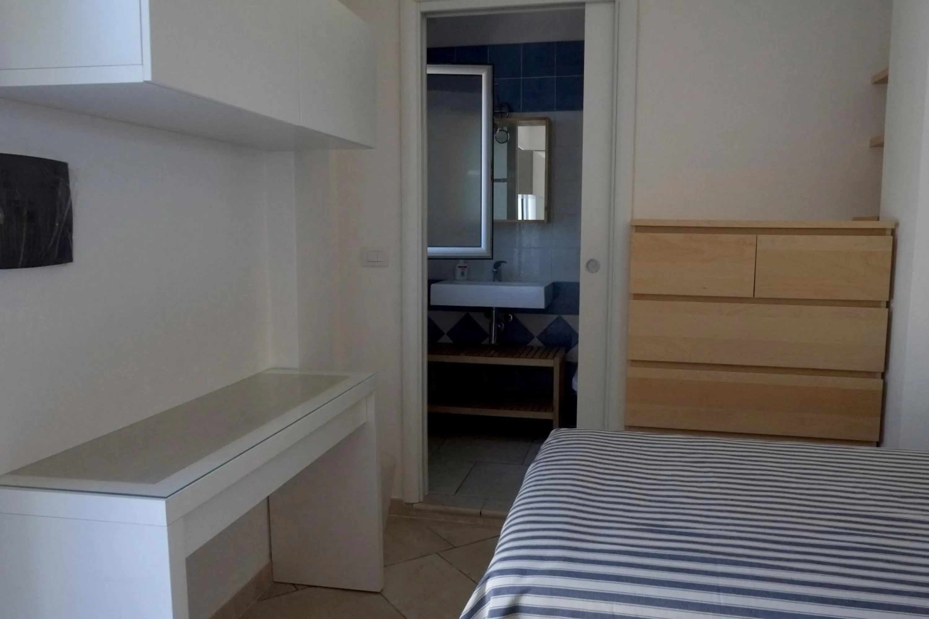 Bathroom, Bed in Carloforte Bellavista