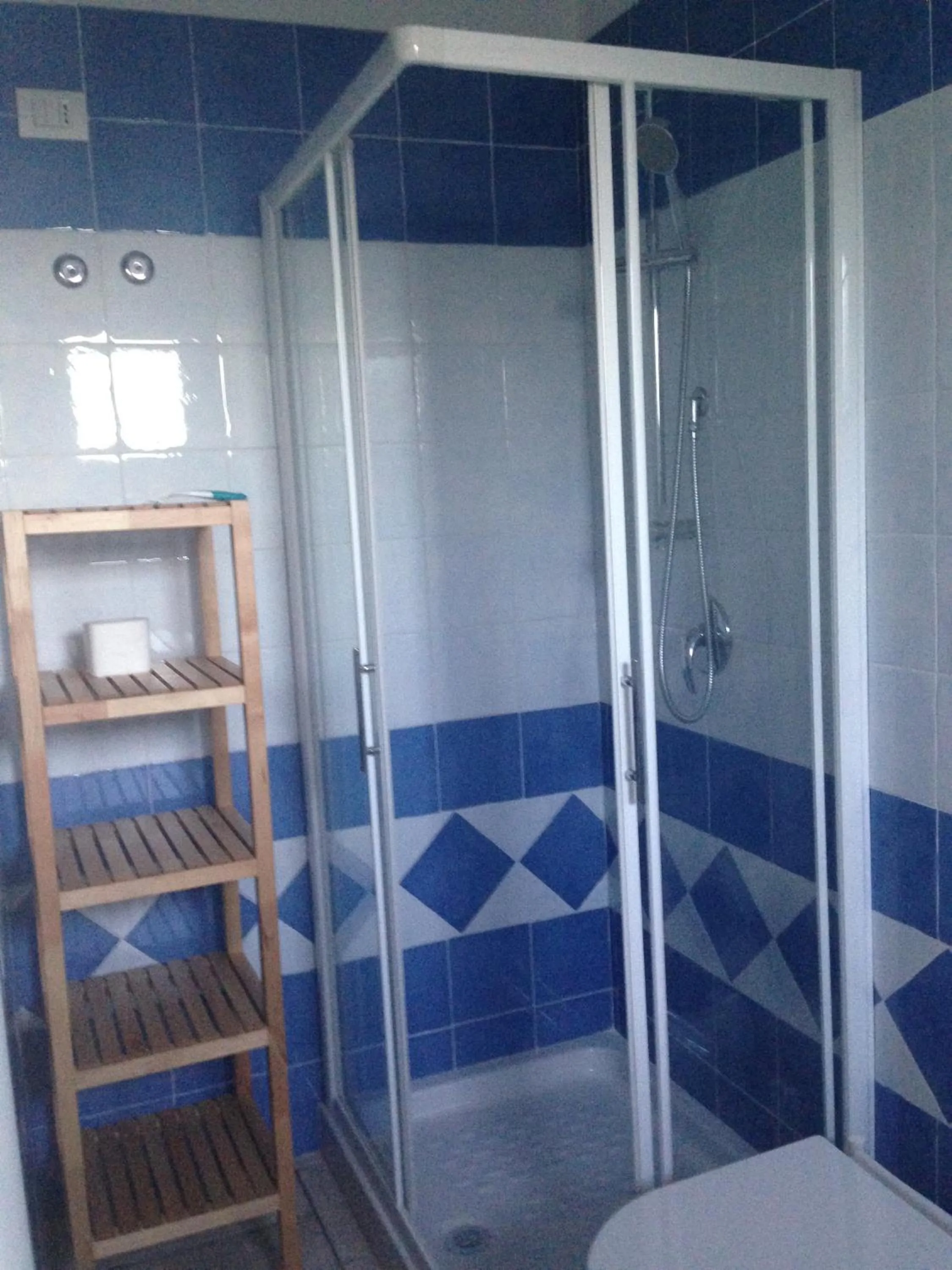 Shower, Bed in Carloforte Bellavista