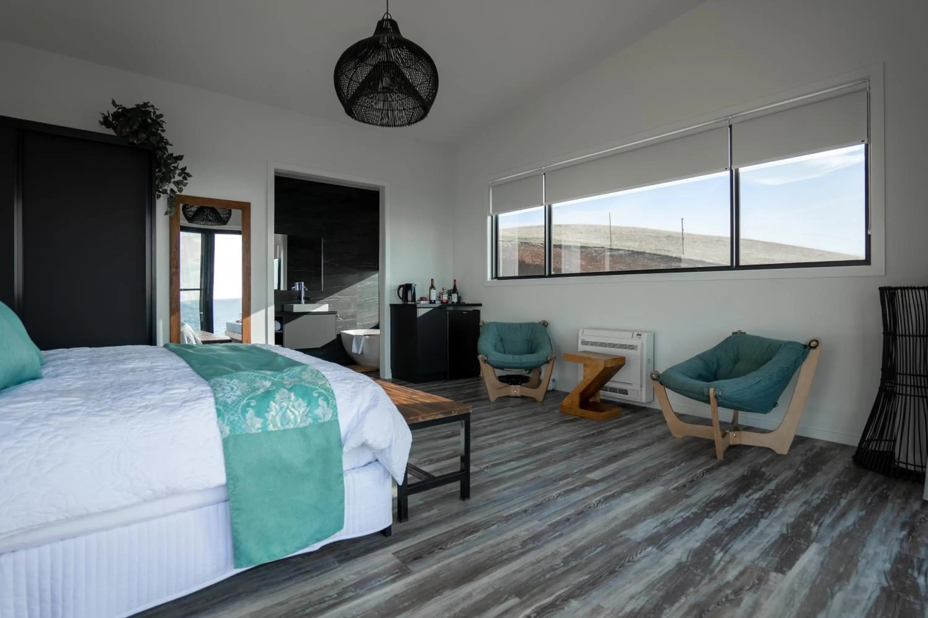 Seating area, Bed in The Cove Tasmania