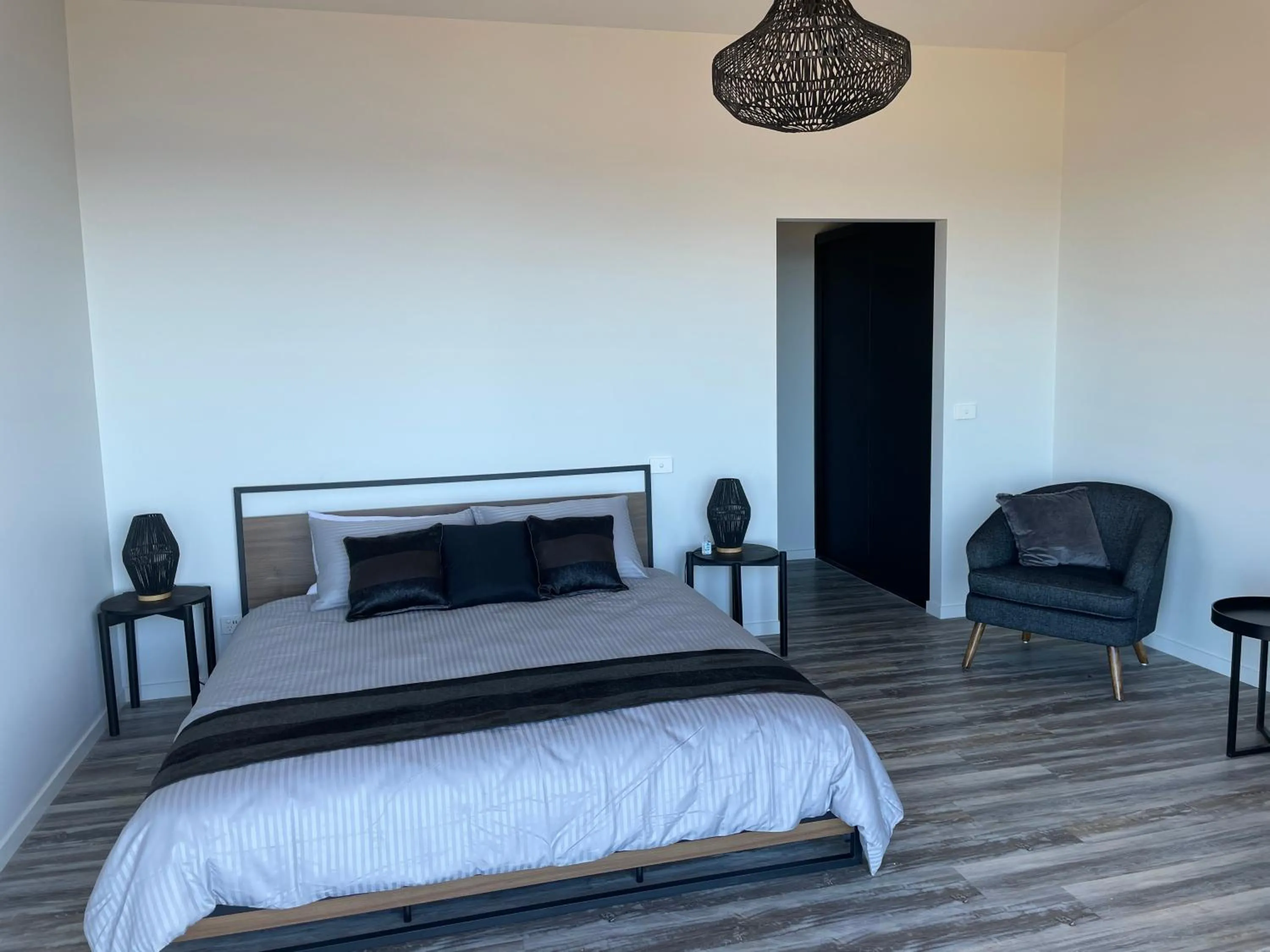 Seating area, Bed in The Cove Tasmania