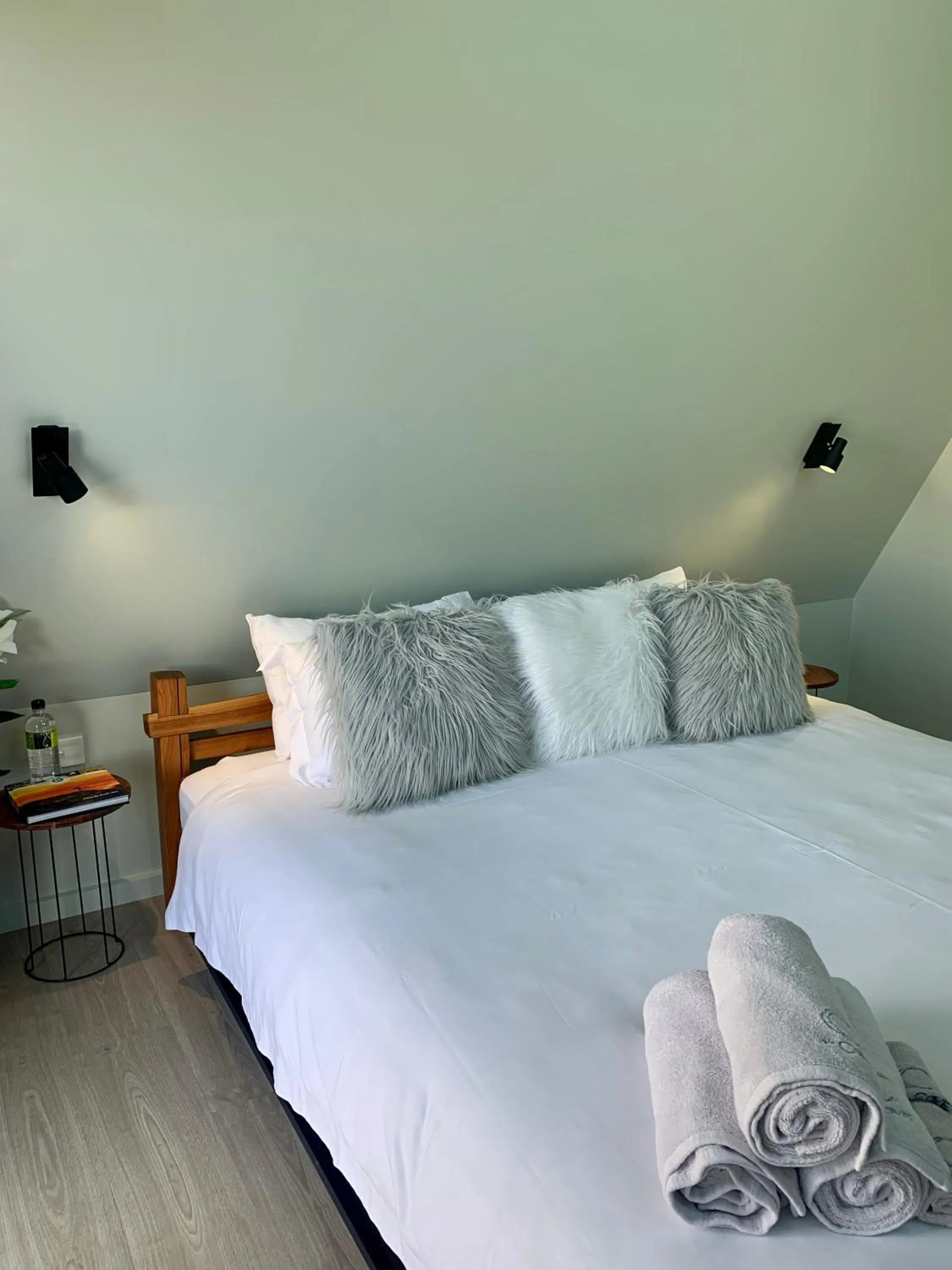 Bedroom, Bed in The Cove Tasmania